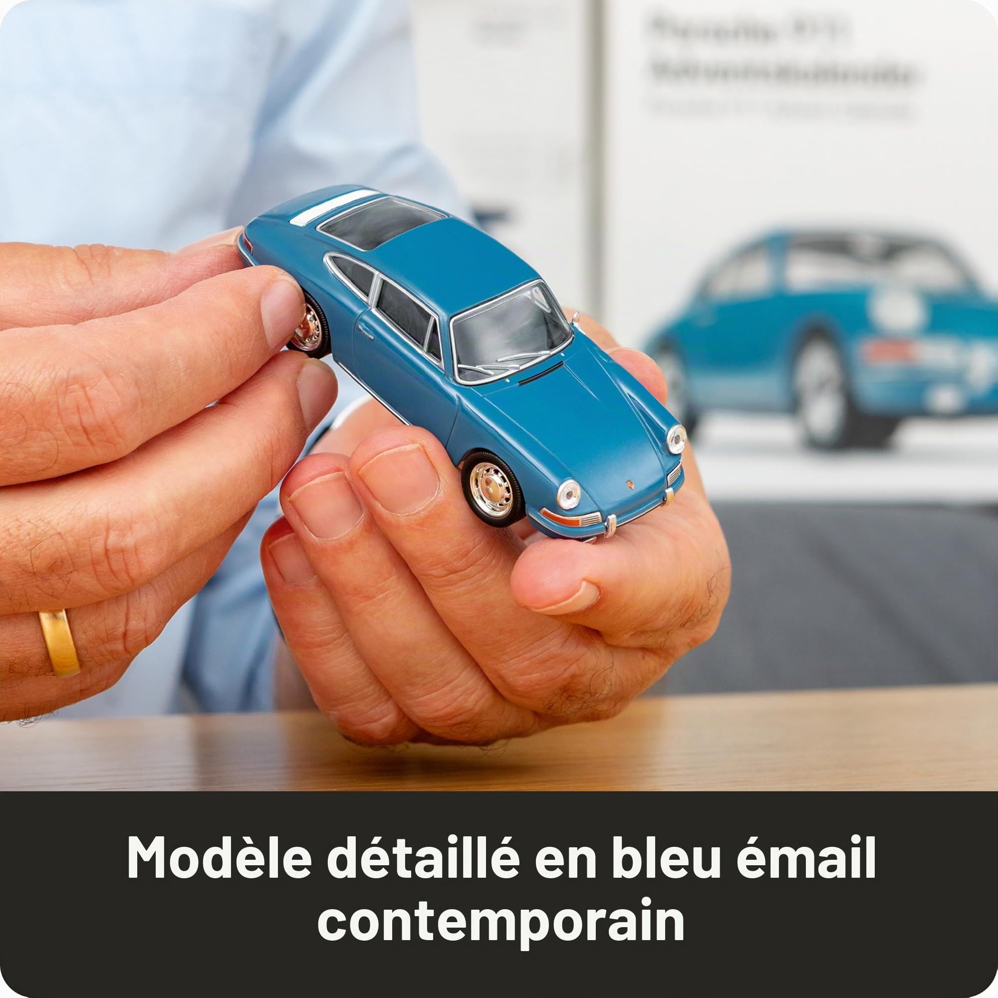 FRANZIS 67664 Porsche 911 Calendrier de l'Avent – Kit de modélisme à l'échelle 1:43, avec module sonore et livre d'accompagnement de 52 pages