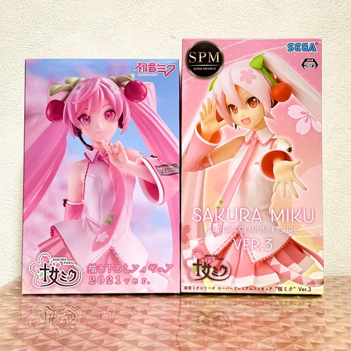 桜ミク描き下ろしフィギュア3種