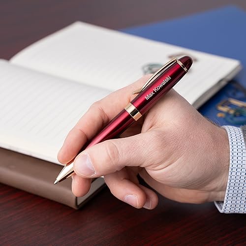 Miniatura 2 de Dayspring Pens  Grabado Alexandria Twist Action Bolígrafo de regalo rojo con estuche. Grabado personalizado con nombre del destinatario del regalo o