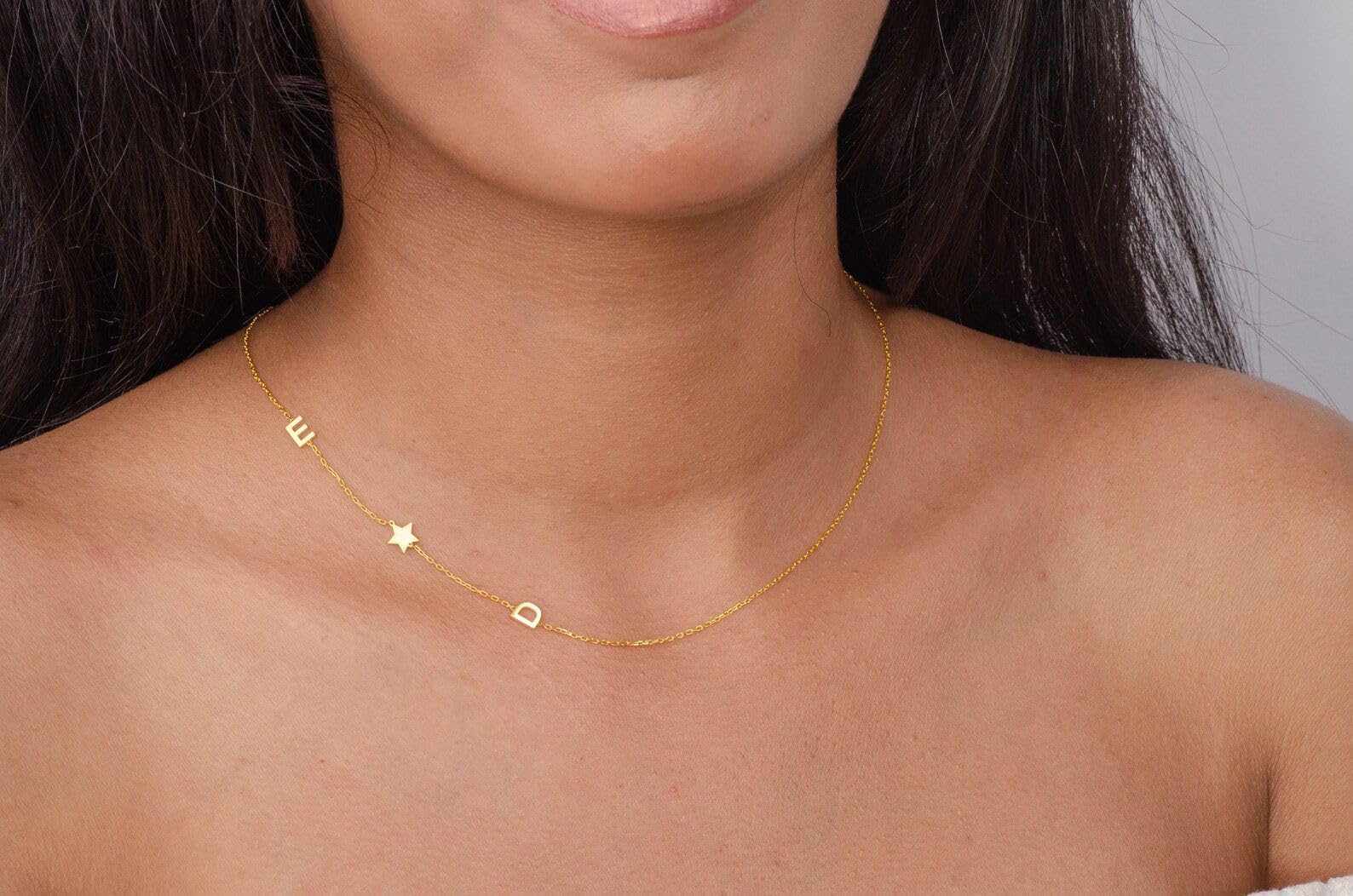 Laterale İnitial collana, personalizzato oro voto lettera Festa della Mamma