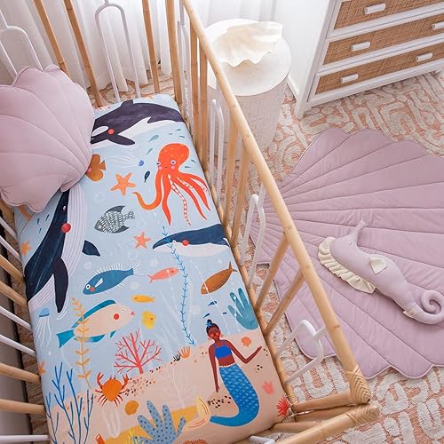 Miniatura 4 de Rookie Humans Sábana bajera ajustable 100% satén de algodón para cuna: Beyond The Reef. Moderno cuarto de bebé, uso como fondo de fotos para las