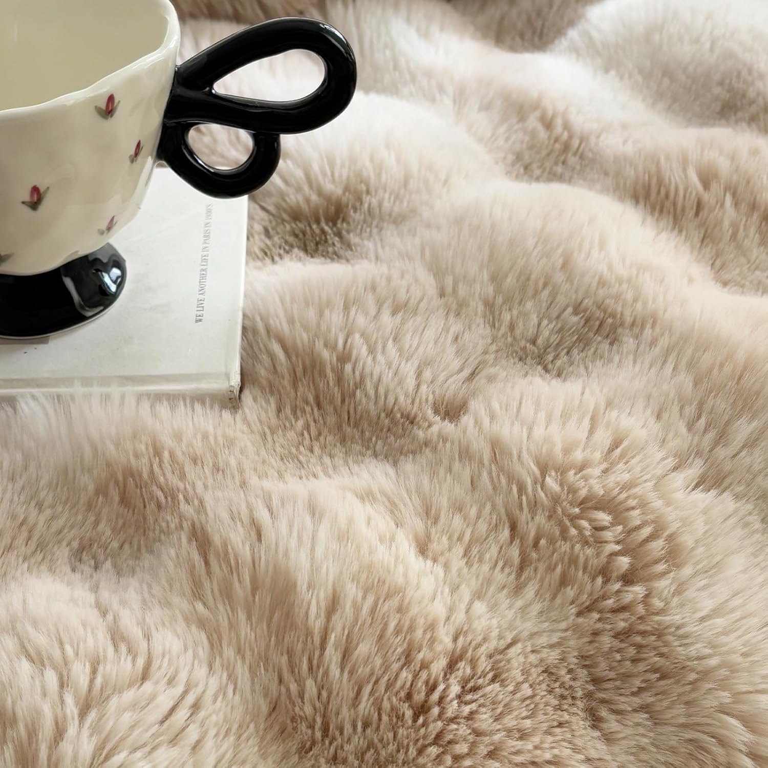 Bunny Blanket for Women, Faux Rabbit Fur Throw Blanket, Fluffy Warm Plush Thick Bubble Blanket for Bed Sofa Living Room Couch, Soft Cozy Furry Blankets (Beige,100x160cm(39x63inch))