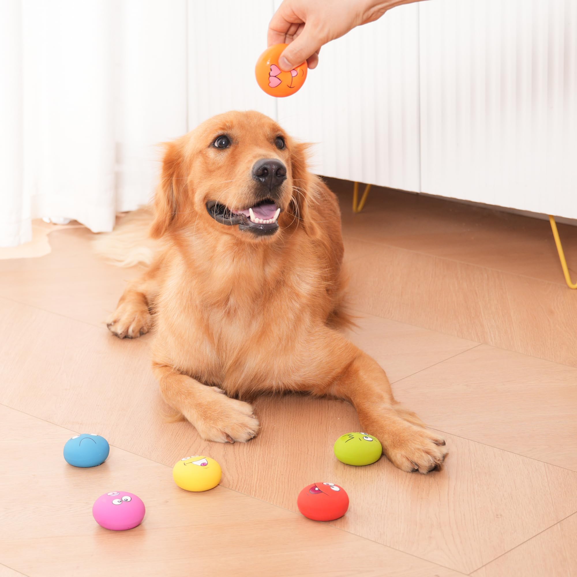 Smiley Face - Juguetes chirriantes de látex suave con cara de emoji, bolas chirriantes vibrantes para perros y mascotas, 6 unidades por juego
