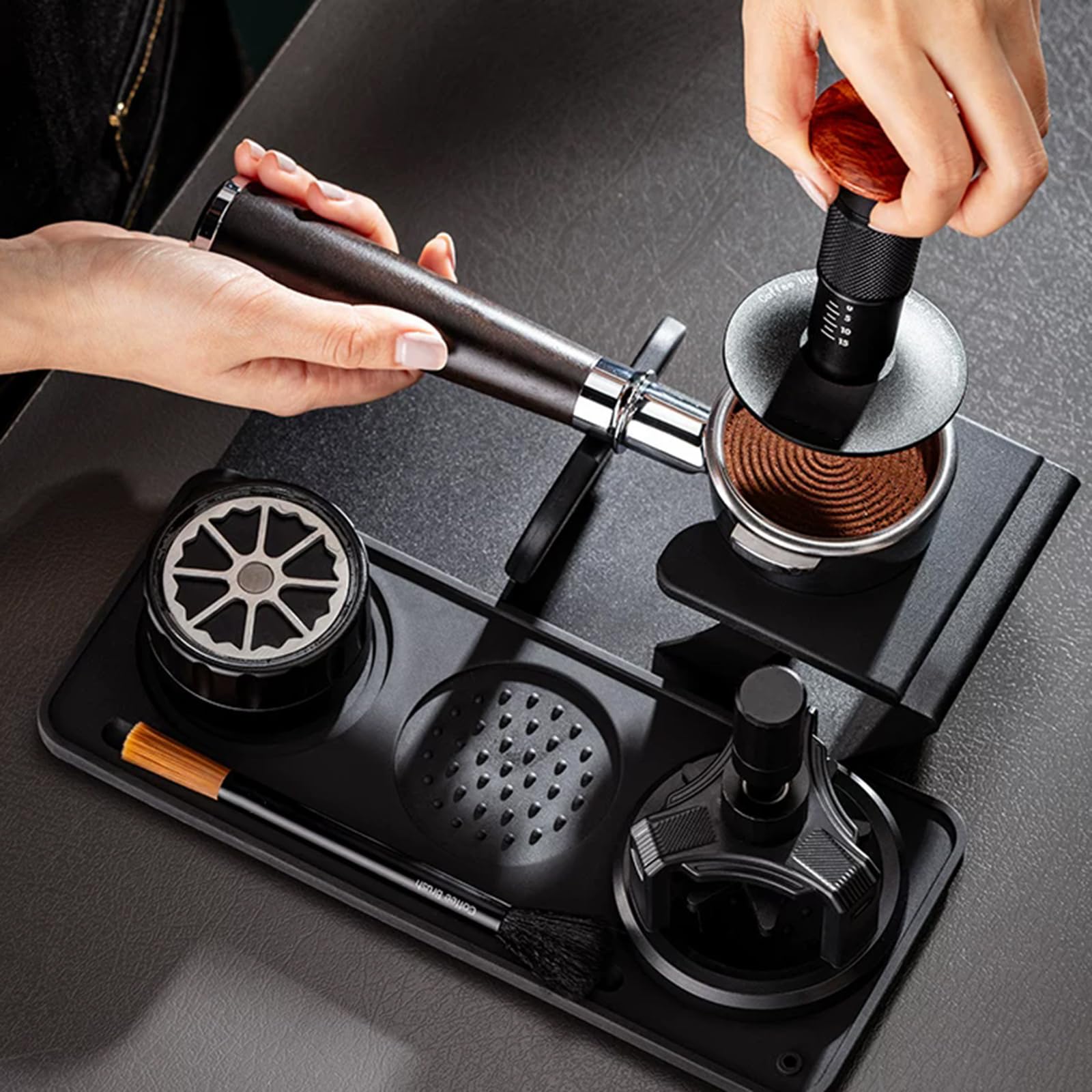Zestaw tamper do espresso, sprężynowy ubijak, narzędzie WDT, dystrybutor kawy, szczotka do czyszczenia z podwójną końcówką, akcesoria dla baristy do idealnego zaparzania