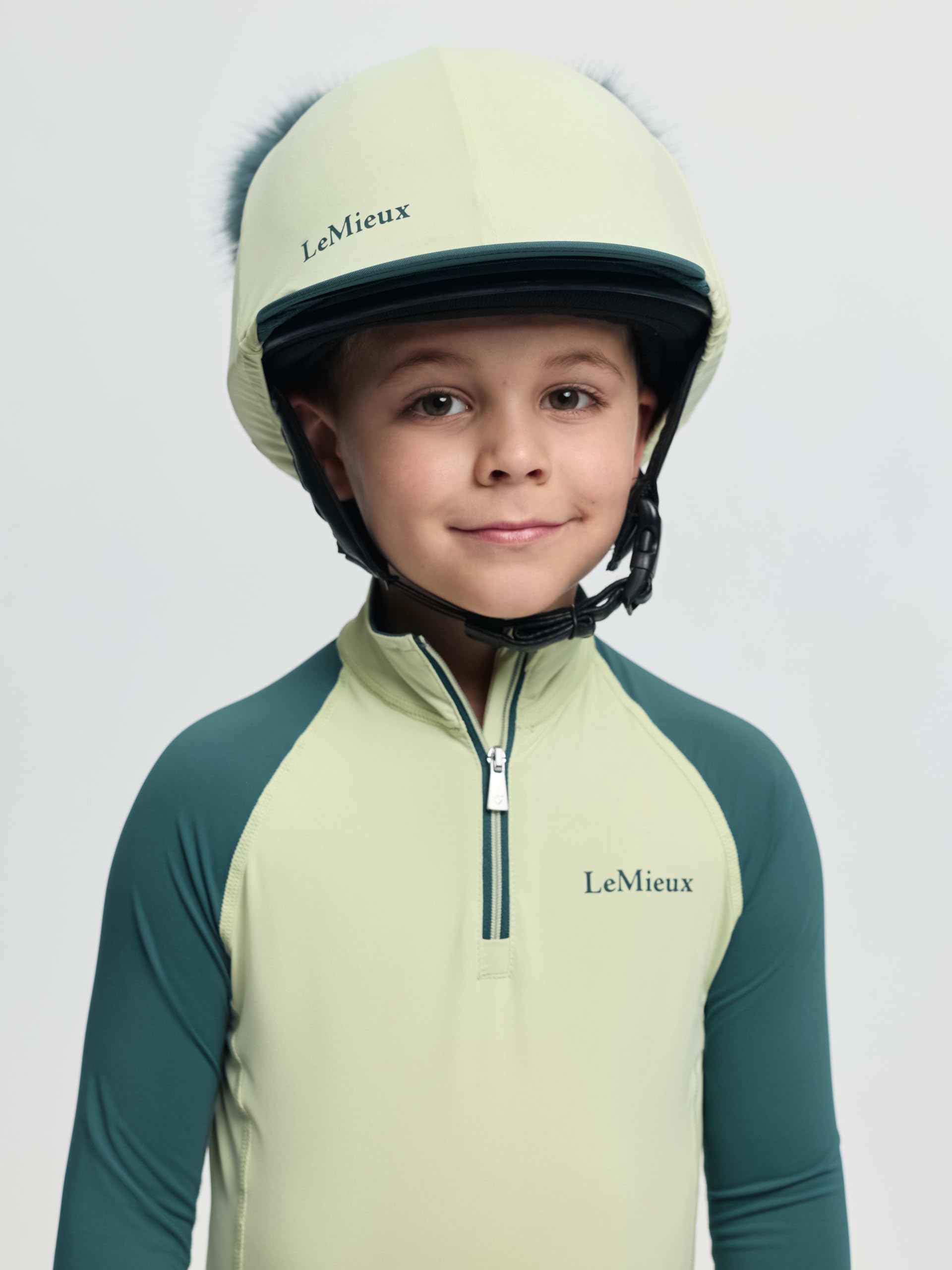 LeMieux Mini-Doppel-Bommelmütze, Seide, abnehmbare Pompons