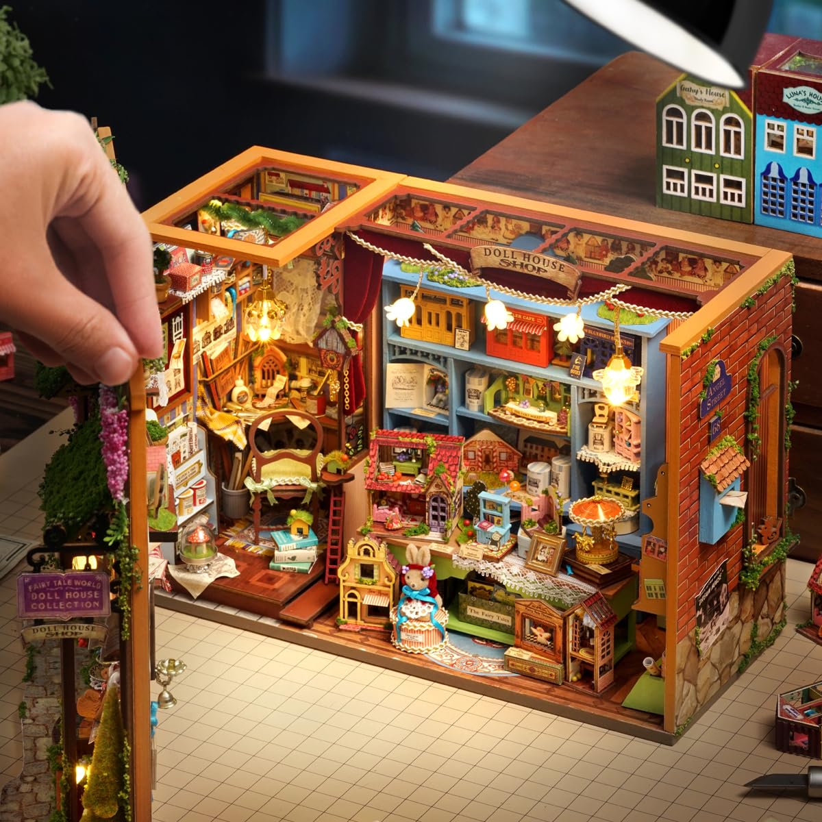 CUTEROOM Zestaw do domku dla lalek "zrób to sam" – drewniany model z oświetleniem, domek dla roślin w stylu vintage dla dorosłych i nastolatków, kreatywny prezent