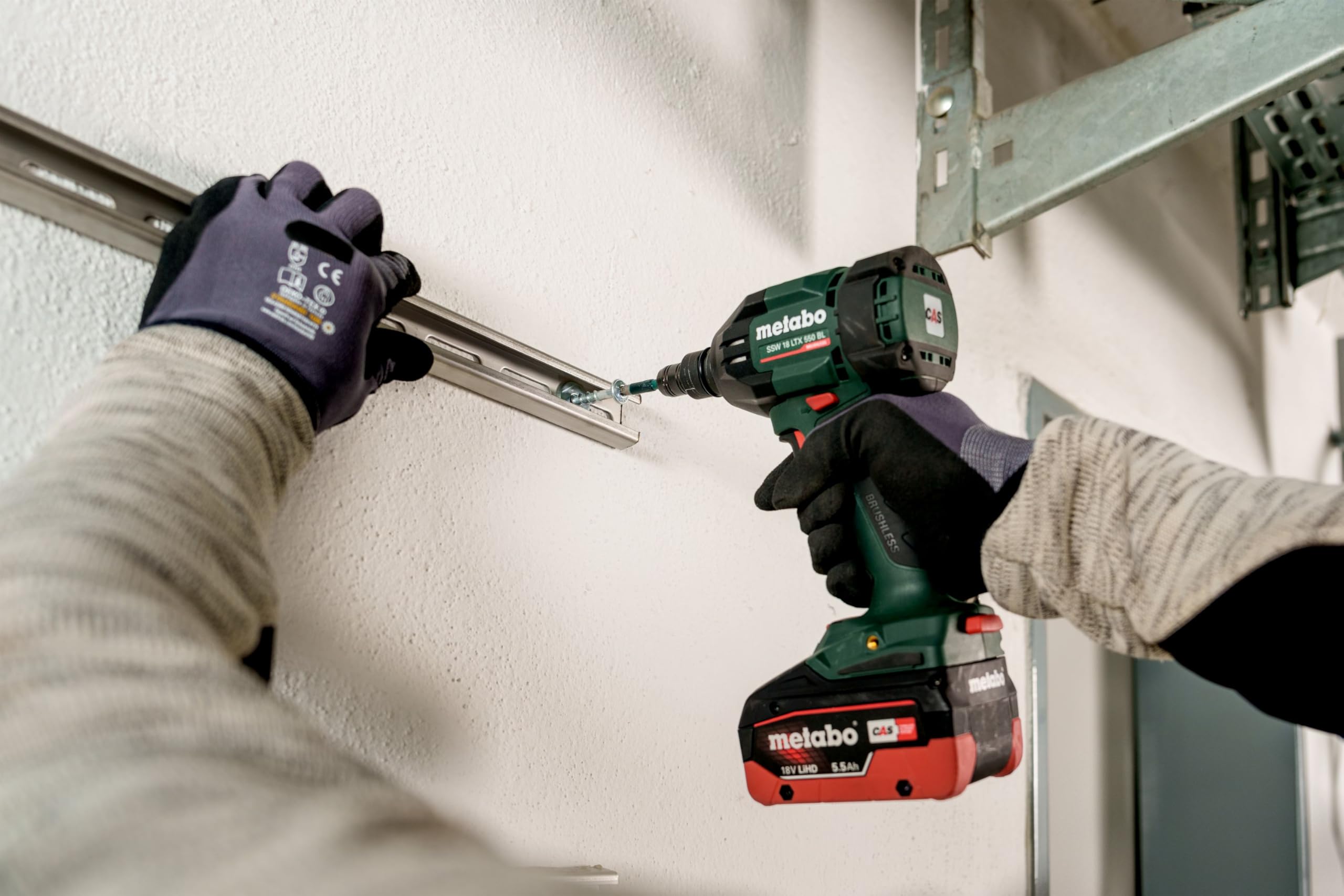 metabo Avvitatore a percussione a batteria SSW 18 LTX 550 BL – 18 V, 550 Nm, quadrato esterno 1/2", 2.800 giri/min, 12 livelli – Brushless, maneggevole, LED, per costruzione in legno, cambio