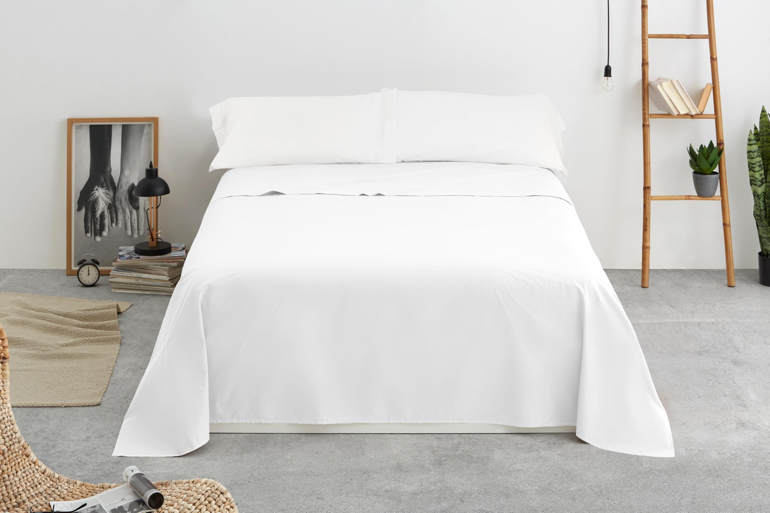 Vipalia - Juego Sabanas Cama 150 4 Piezas. Sabanas Lisas 100% Algodon Suave. Set Sabanas Encimera, Bajera Ajustable y Dos Fundas Almohada. Diseño Liso. Color Blanco. Cama 150 cm