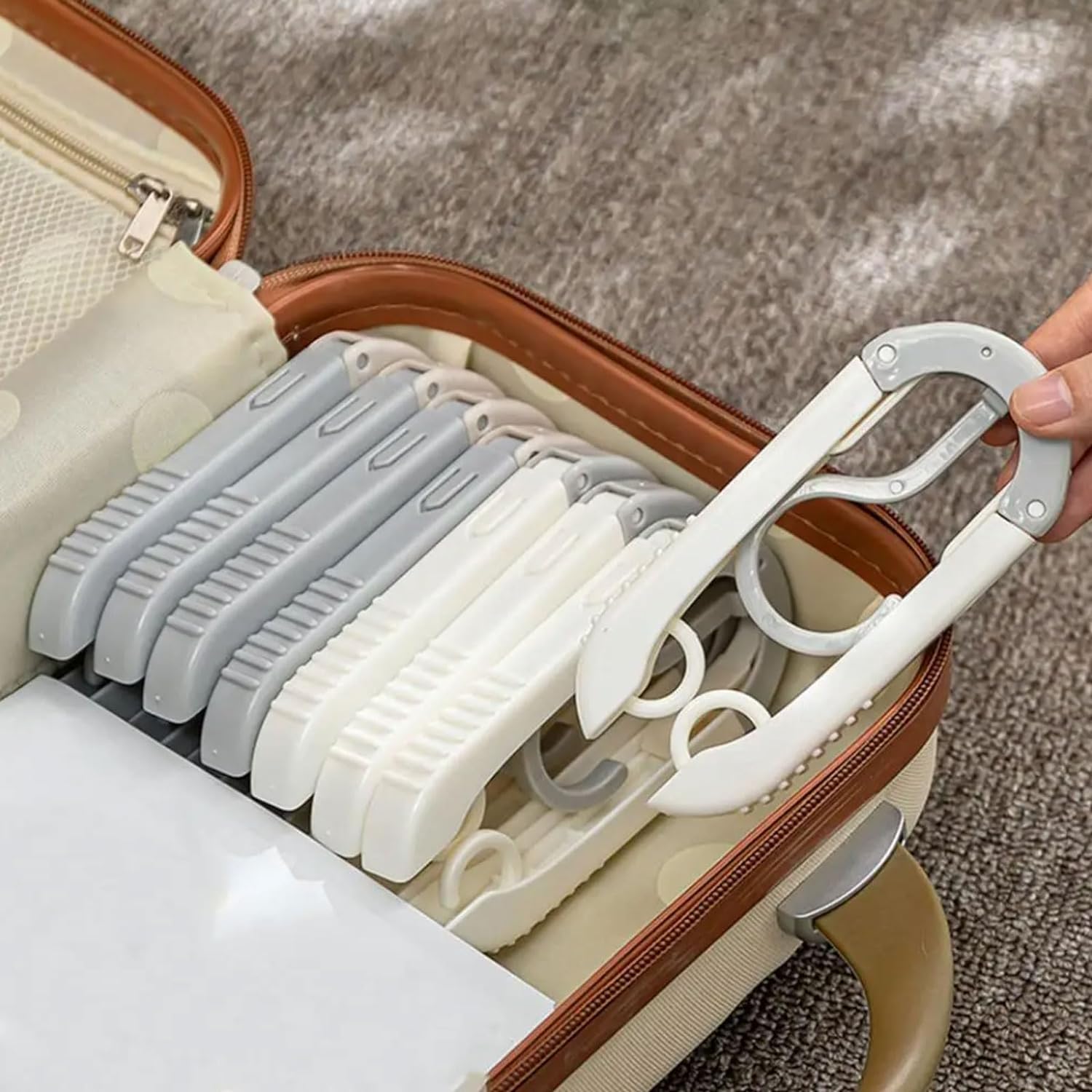 LYGXWJFC Perchas para Trajes 10 Piezas Perchas para Ropa Ajuste telescópico Sin Rastro Plegable Multifuncional Percha para Ropa Organizadores de guardarropa(C)