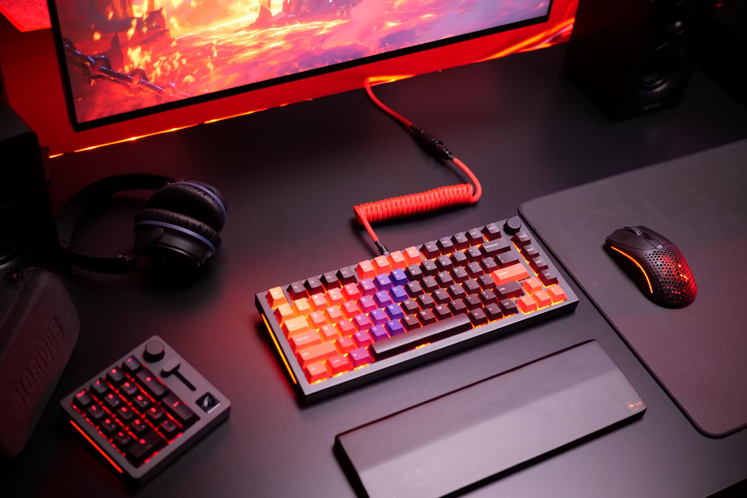 GLORIOUS Cable Espiral Premium Trenzado para Teclados USB-C (Negro) | Funda doble altamente duradera, conector aviador metálico de cinco pines, formato antienredos paralelo al escritorio limpio
