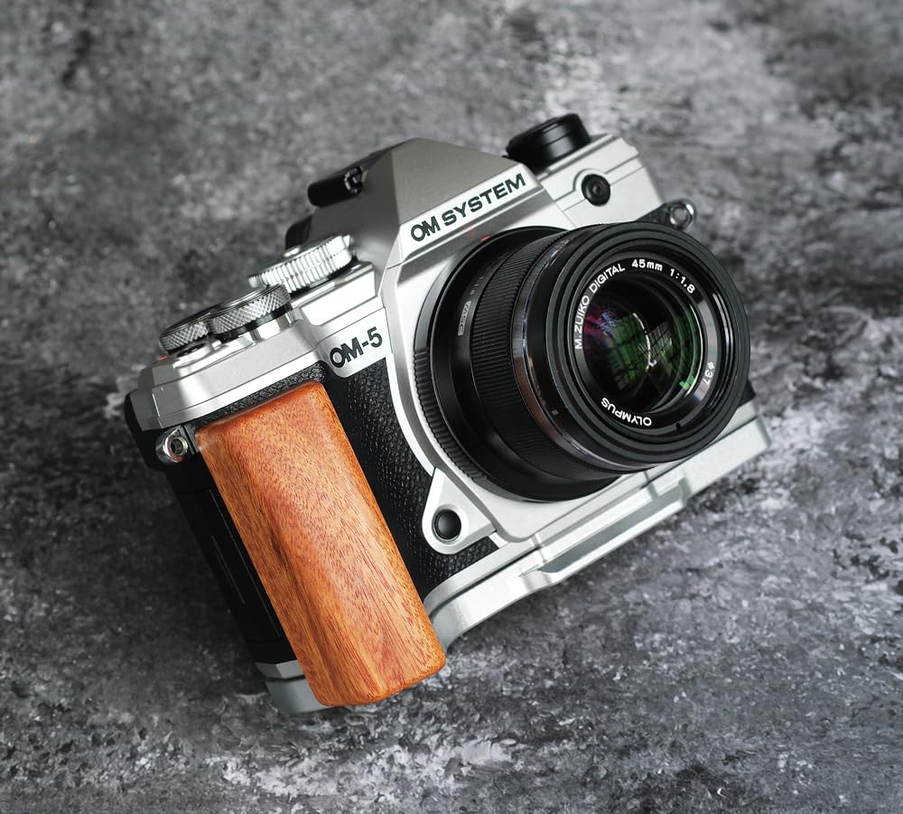 OM SYSTEM（オーエムシステム） OM-5用ハンドグリップ OM SYSTEM（オーエムシステム） OM-5用ハンドグリップ - メルカリ