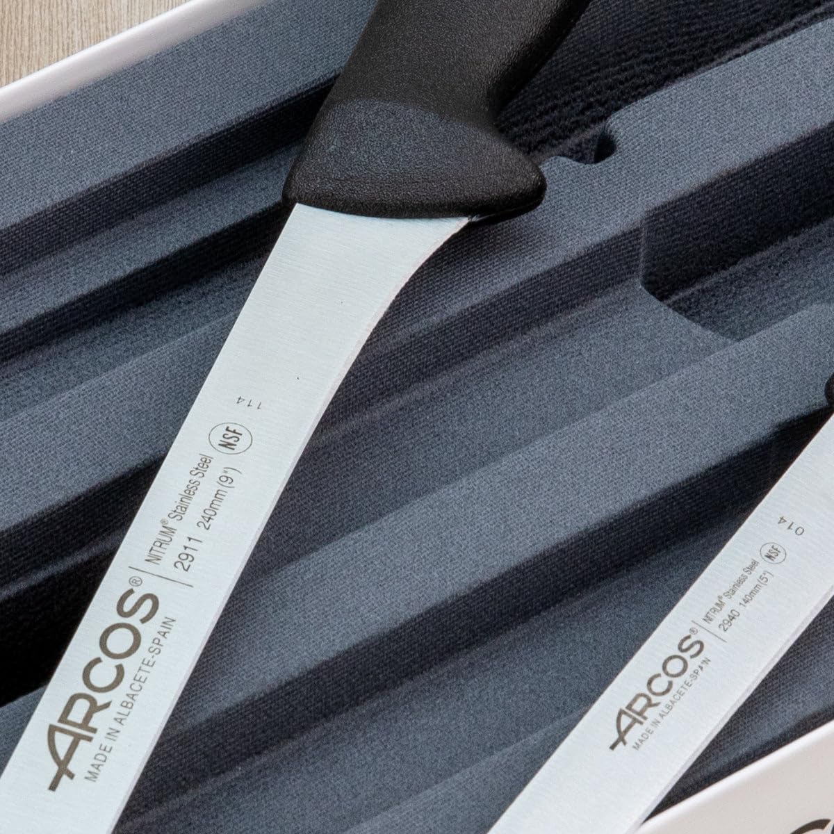 Arcos Set Jamonero 3 Pièces - Couteau à Jambon, Désosseur, Fusil à Aiguiser avec Étui - Acier Inoxydable NITRUM, Manche Ergonomique - Série 2900