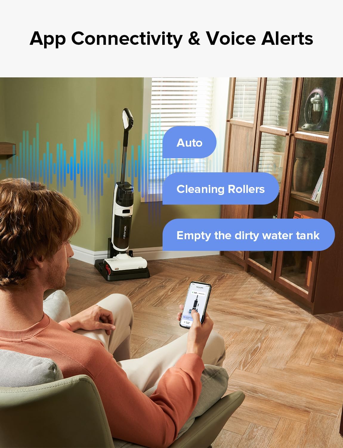 Persuna li tinteraġixxi mal-app Roborock fuq smartphone, b'allerti bil-vuċi murija bħala bżieżaq tad-diskors.