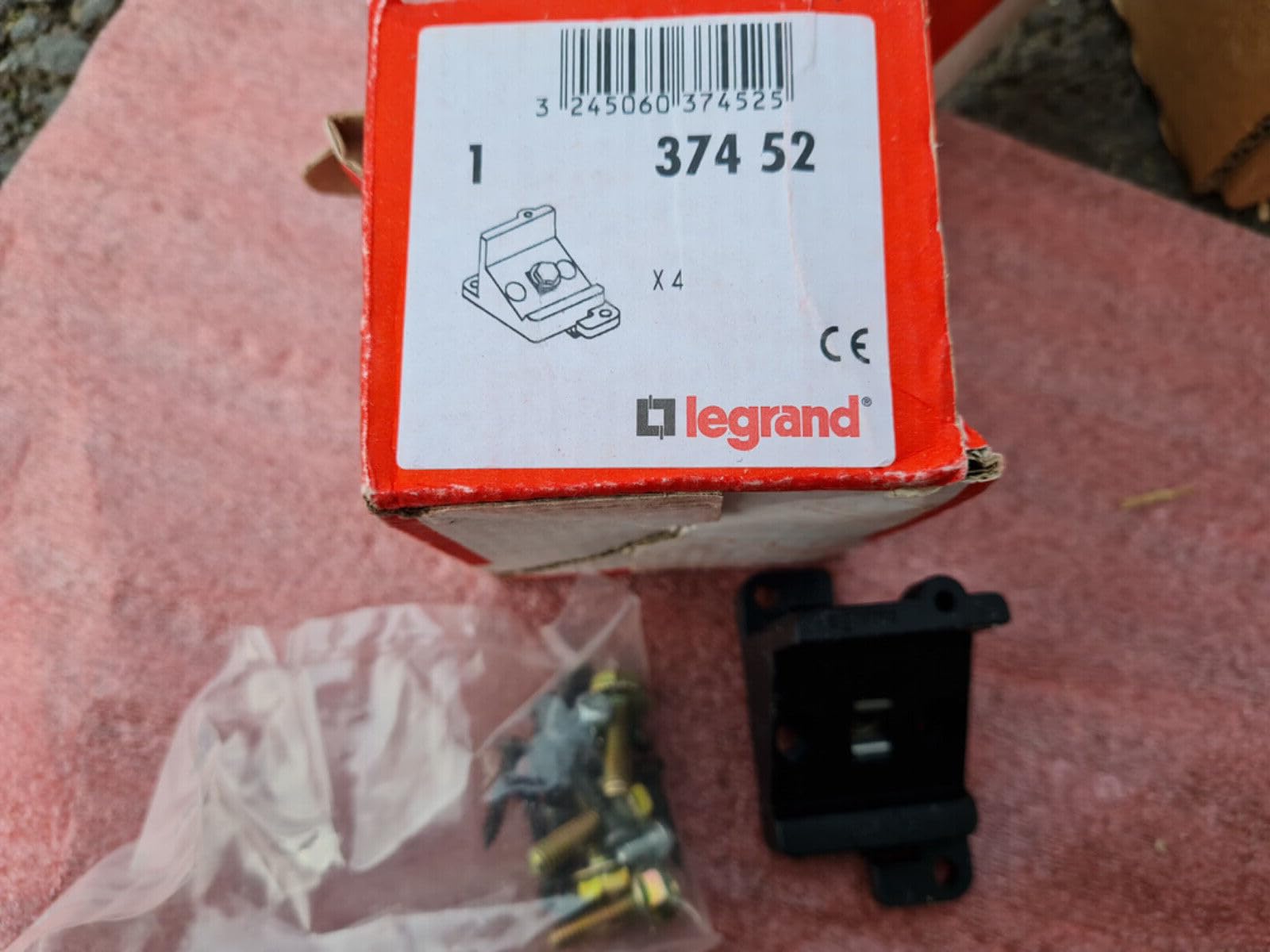 Supports fond de boîte Legrand 037452 pour montage de tableau électrique résidentiel