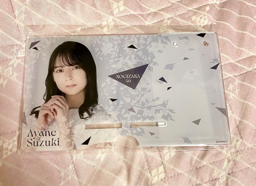 Amazon.co.jp: 乃木坂46 鈴木絢音2023年 個別卓上カレンダー : 文房具 