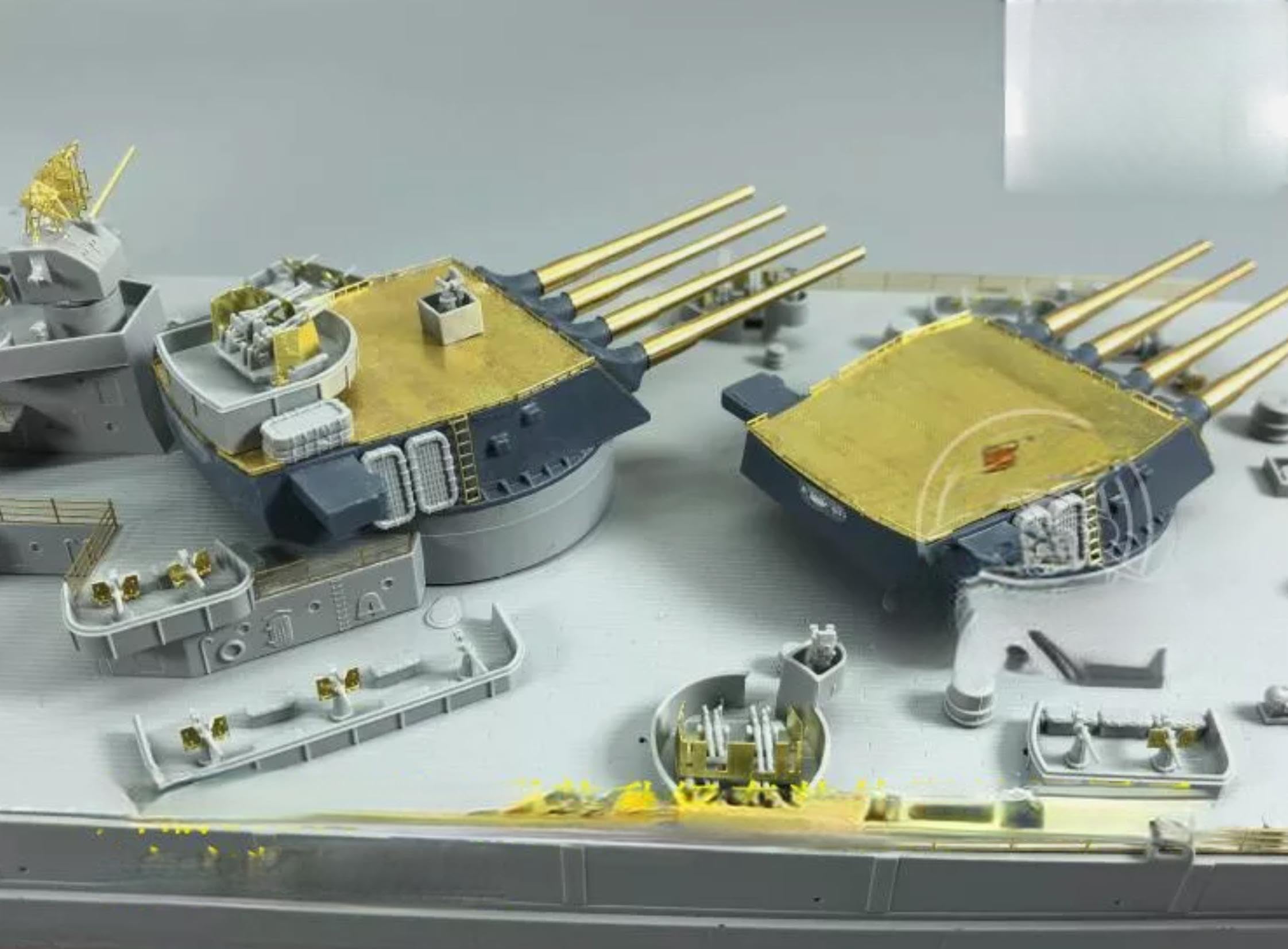 Pancernik niepomalowany 1/350 USS Montana BB-67 Drewniany pokład Super szczegółowa część do bardzo ognistego