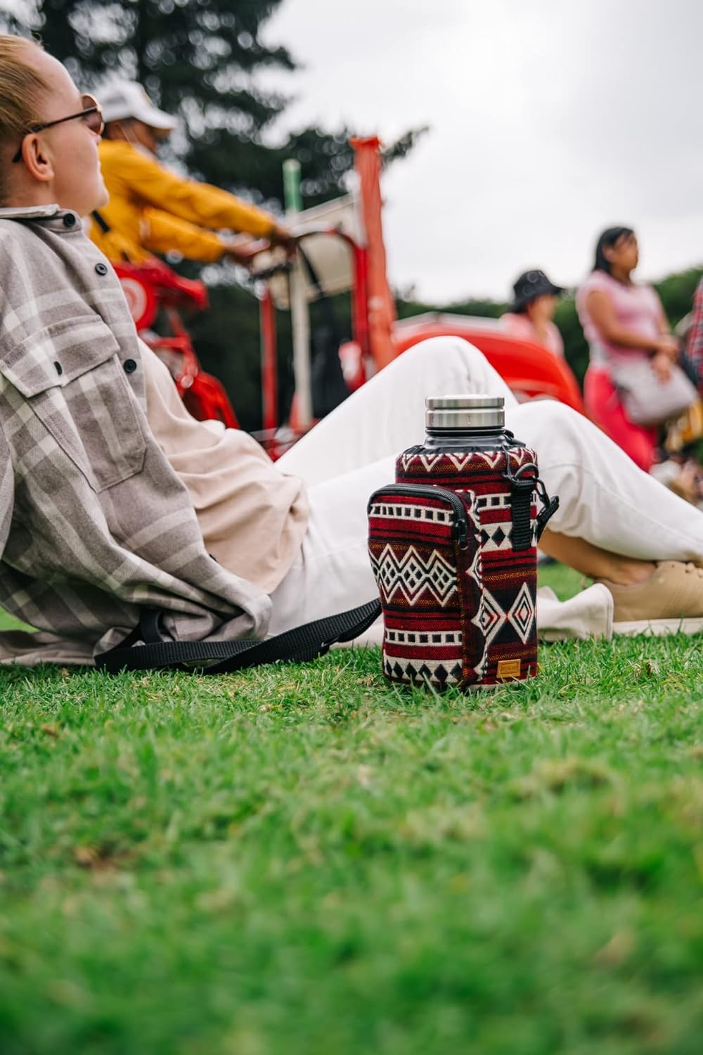 Wasserflaschenhalter mit Gurt und Tasche für Handy, Karte, Bargeld oder Schlüssel | Flaschenhülle für Walking, Rucksackreisen | Hydro und Eisenflasche Sling Bag | Campingzubehör (40, Vinicunca Rot)