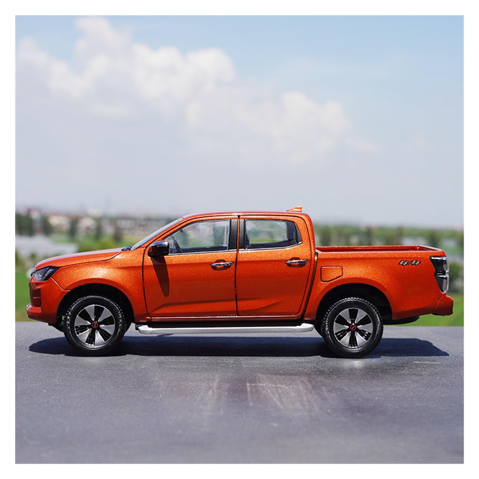 Amazon.co.jp: ミニカー スケールモデルカー 1: 18 いすゞ D-max