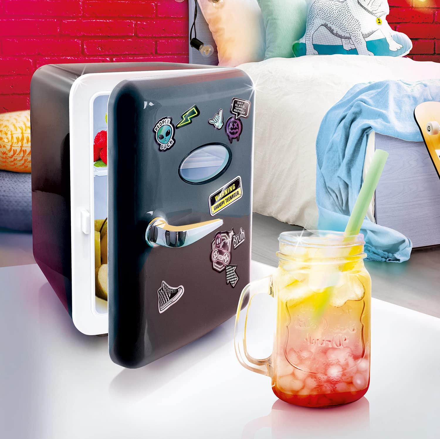 So Chill Black, 4L, cavo, utilizzare mini frigo, giocatori, studenti, viaggi a casa/auto/Hangouts + altro, alimentazione USB, adesivi inclusi, 6 lattine