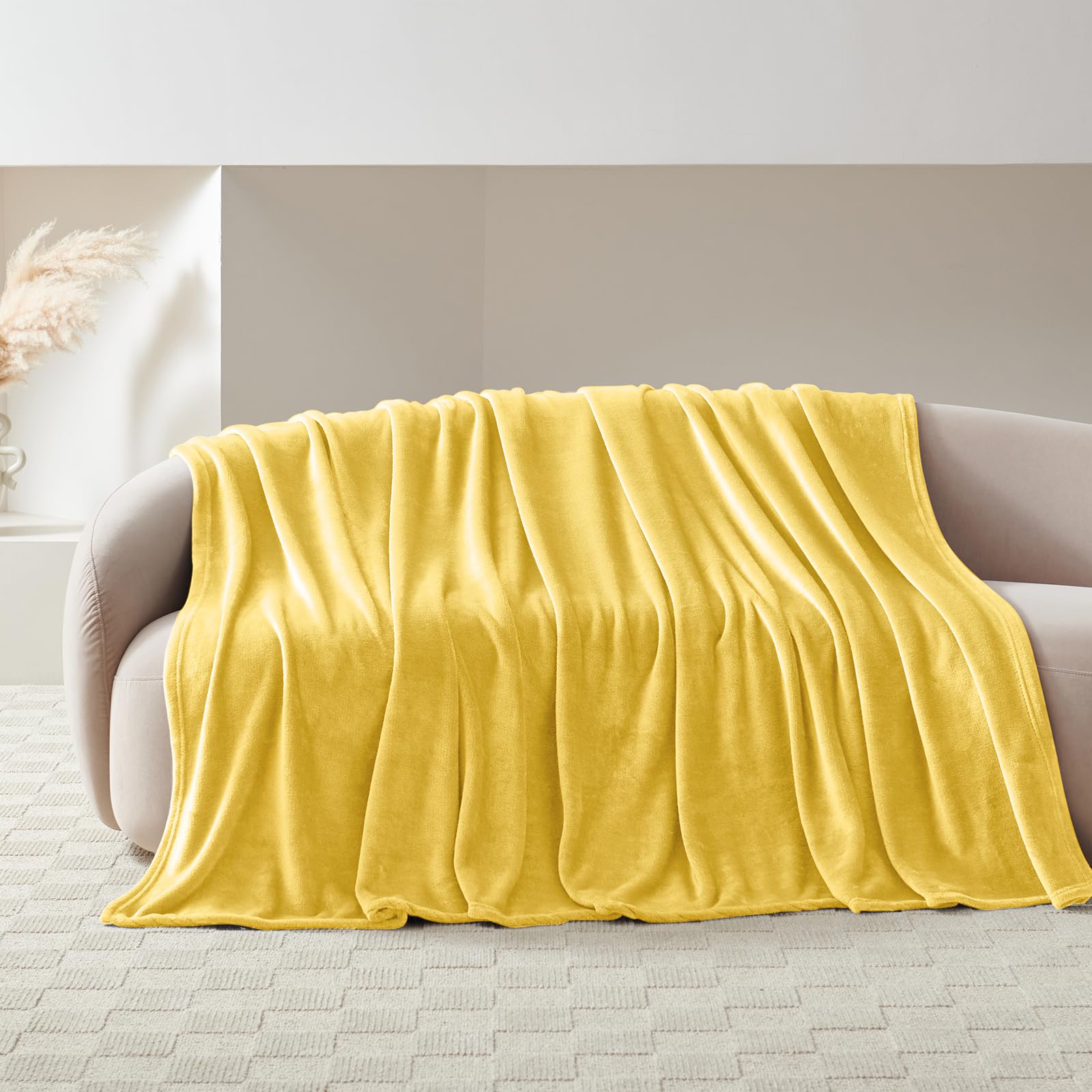 WAVVE Plaid Coperta Pile di Flanella 260gsm - 220x240 cm, Giallo - Pled Divano Pelosa Letto Matrimoniale King 240x220 - Copridivano di Microfibra Calda e Morbida