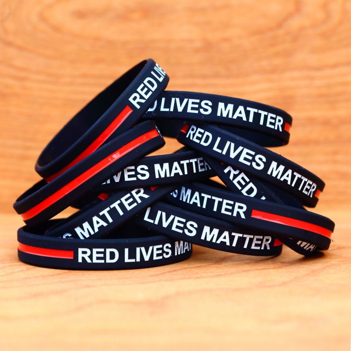 1つレッドLives Matter With Thin Red Lineリストバンドブレスレット