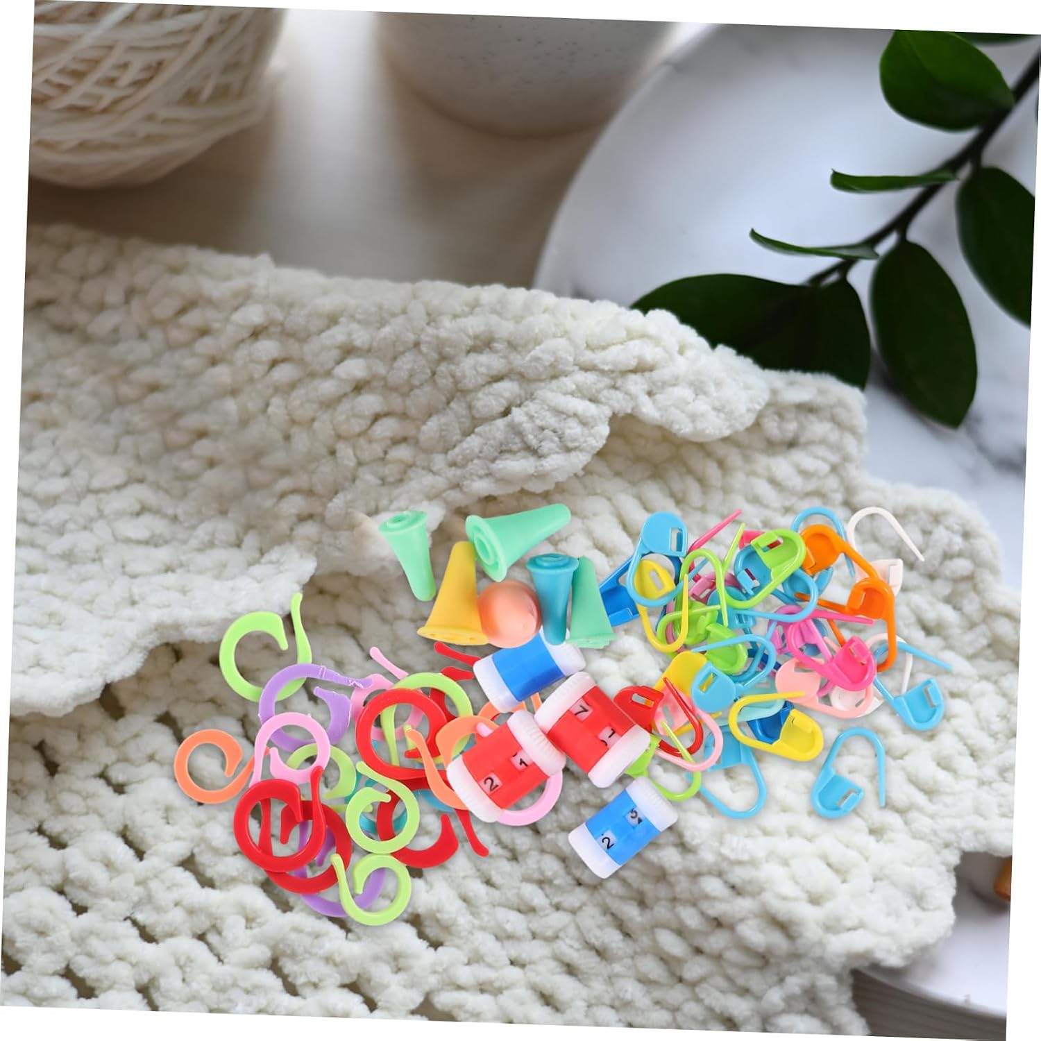 VILLCASE 180pcs Colorful Crochet Markers Reusable Stitching Markers for Knitting and Crocheting for Marking Patterns and Row Compact and Easy to Use