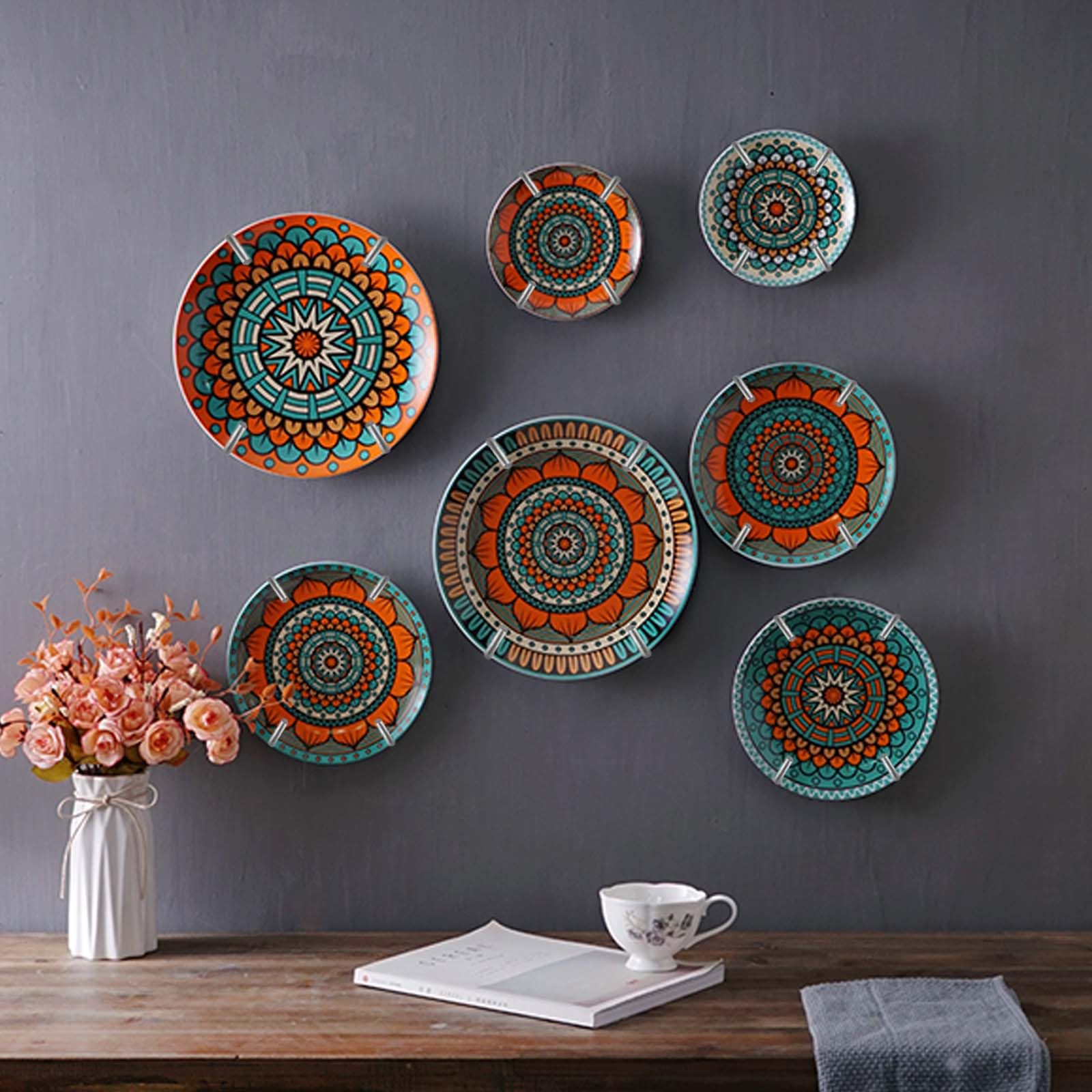 Plaque murale en céramique à motifs floraux des années 1950, signée Swedish Tilgmans En vente