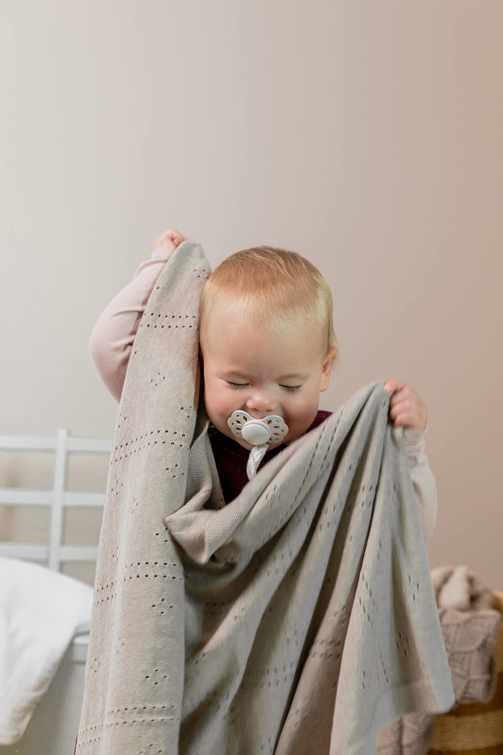 Kocyk dzianinowy BIBS Pointelle, 100% organicznej bawełny, 70x100 cm, mięciutki kocyk niemowlęcy, 100% bawełna organiczna. Wyprodukowano w Danii Pointelle/Ivory