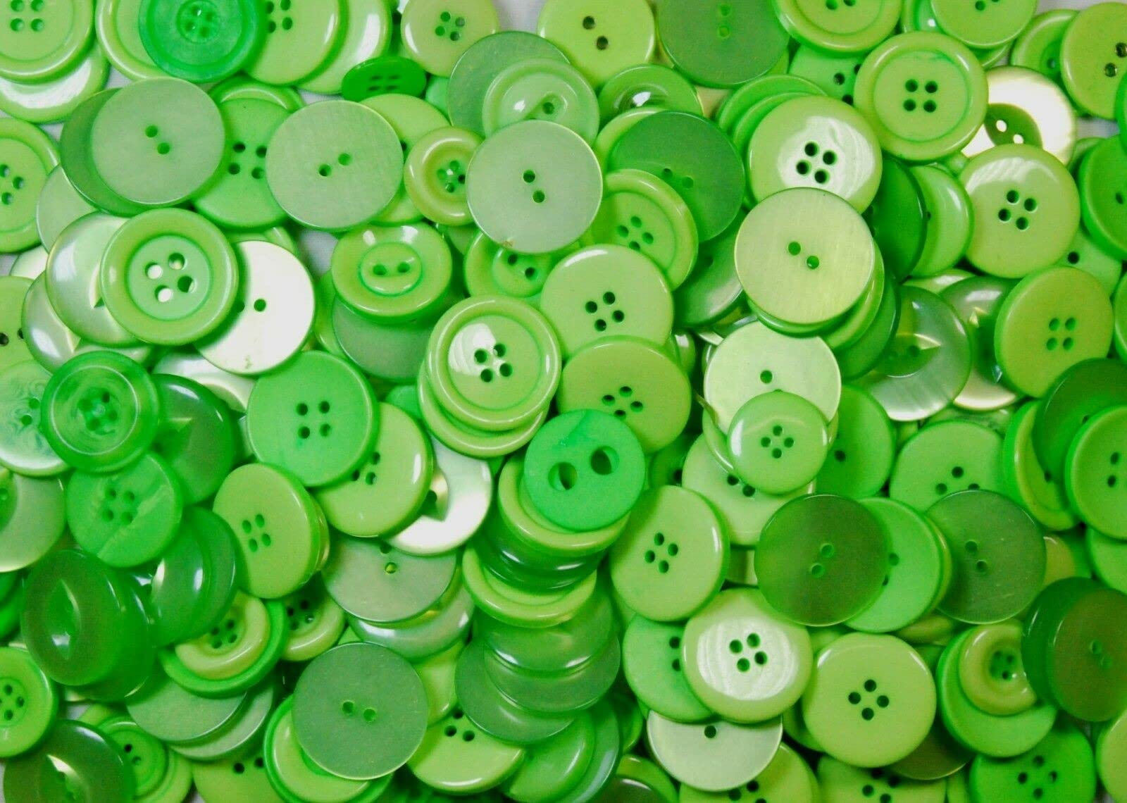 celloexpress Pack of 250g - LARGE LIME MIX - Mixed Large Sizes and Colours of Various Large LIME Buttons for Sewing and Crafting