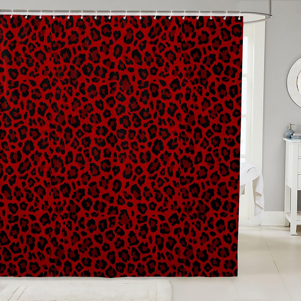 Rideaux de douche imprimé guépard pour une salle de bain safari