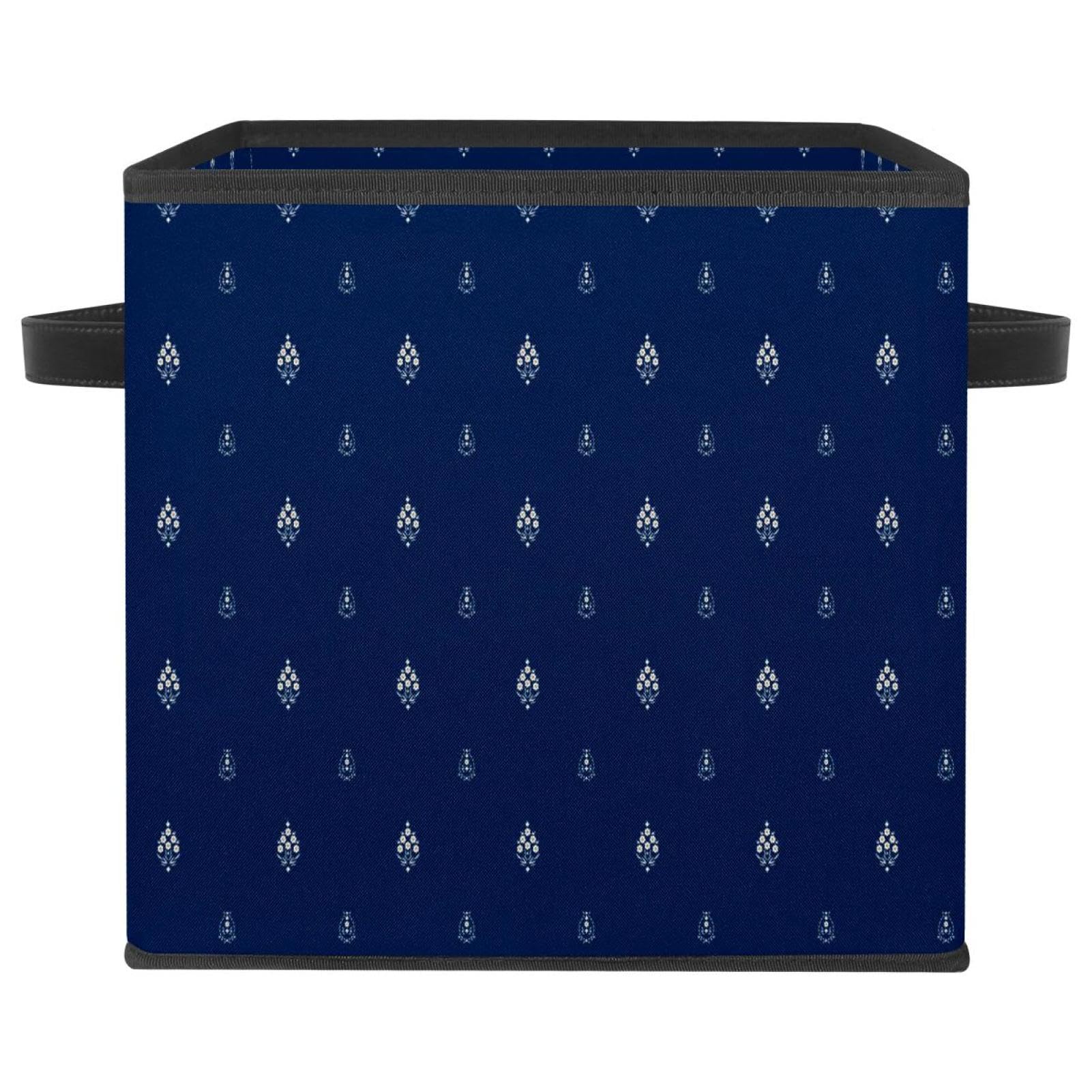 Placard et chambre ordonnés grâce au cube en tissu fleuri bleu marine