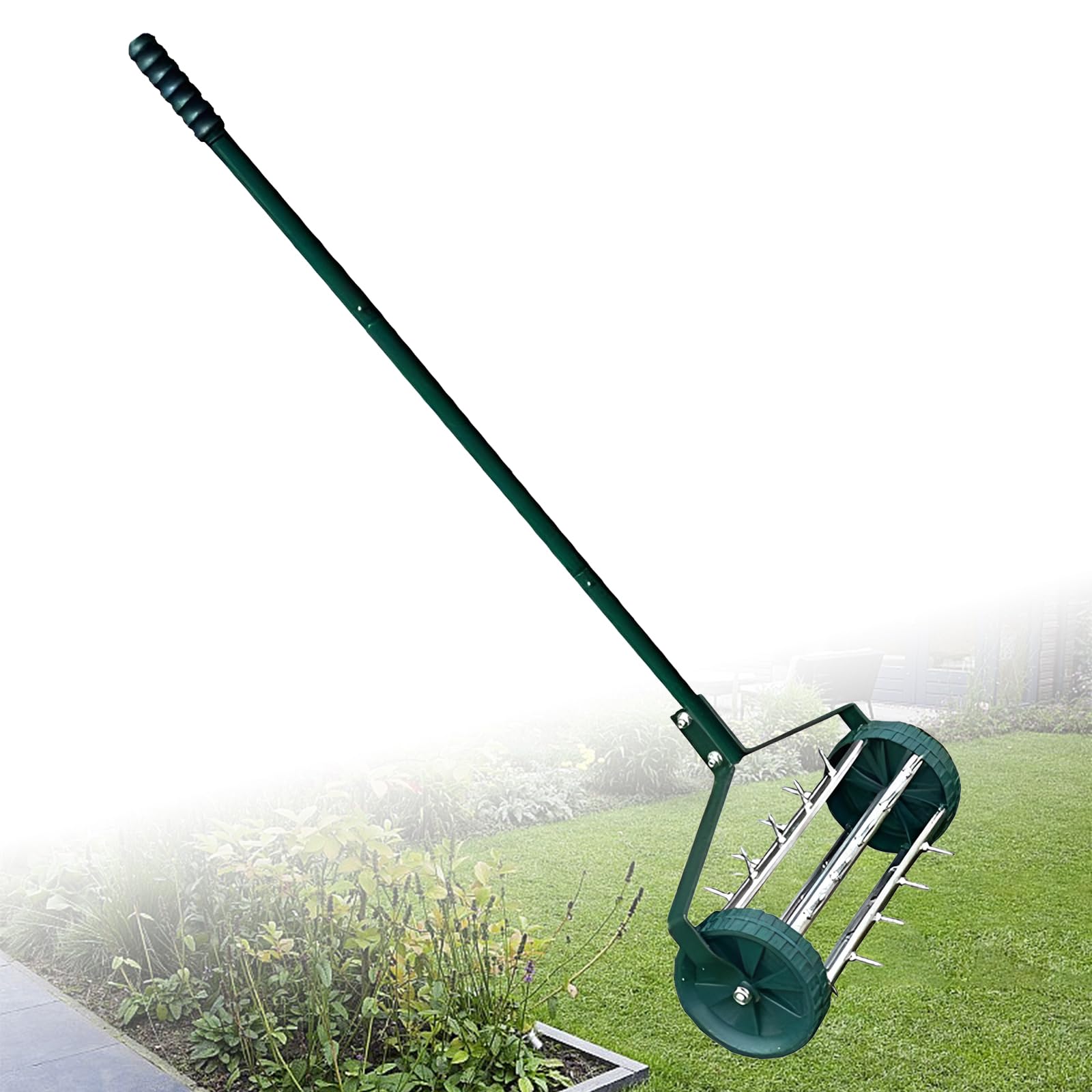 Aérateur de pelouse manuel pour sauver un sol dur et compact