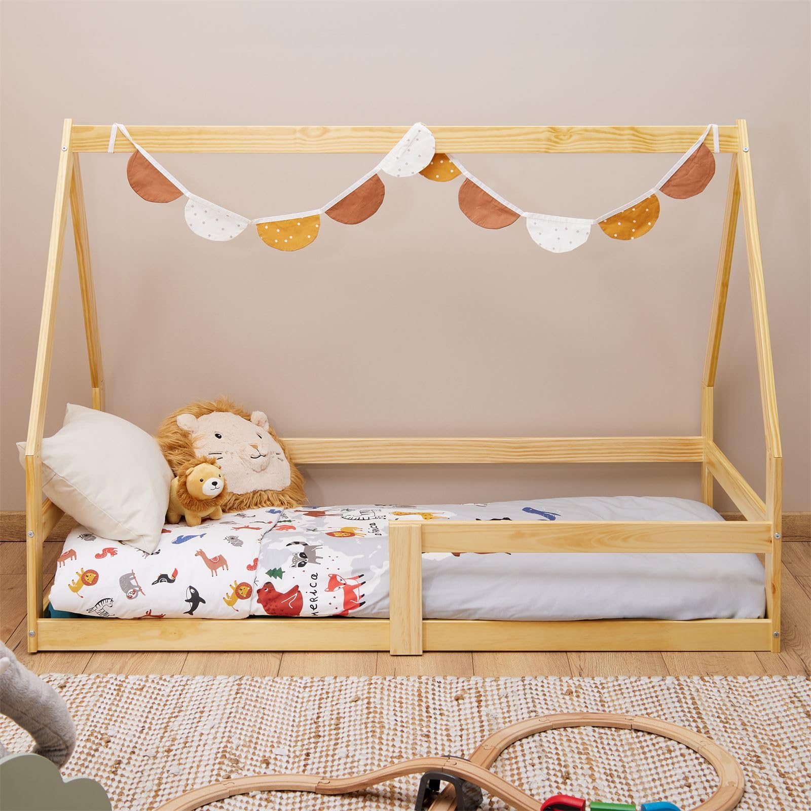IDIMEX Hausbett LUSIA Kinderbett in Hausform, 80 x 160 cm, Natur, Kiefernholz Kinderbett mit Rausfallschutz, ideal zum Schlafen und Spielen, Bodenbett, Montessori