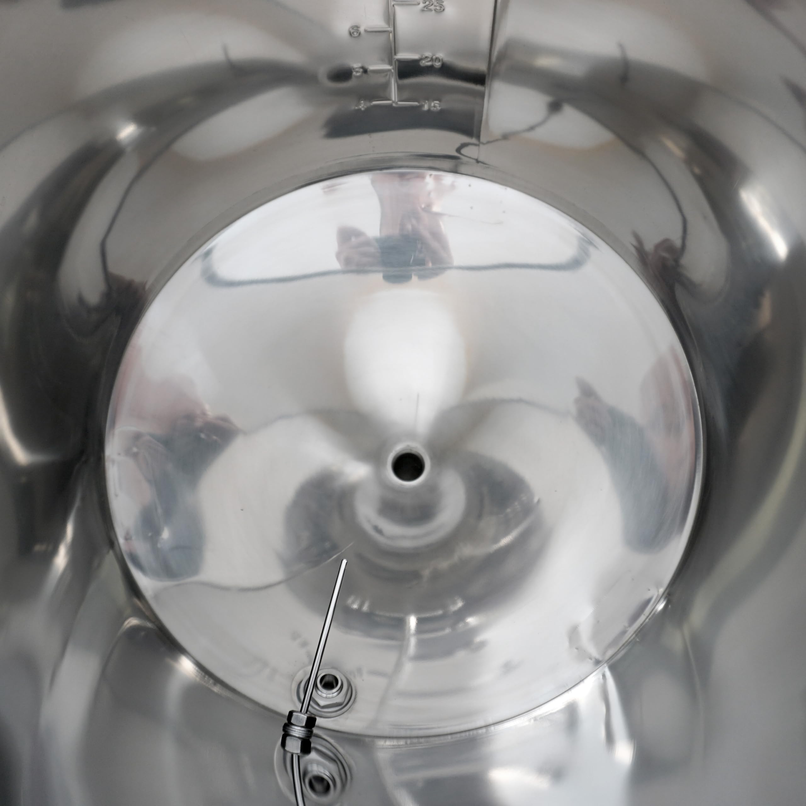 Edelstahl Gärbehälter Gärtank Fermenter 60 Liter mit Isolier-Mantel | konischer Boden-Restauslauf, Gärröhrchen, Innen-Thermometer, Hefe-Vergärung bei Wein, Bier, Most Saft-Fermentation