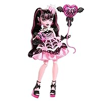 Monster High - Draculaura Scary Sweet Birthday, bambola con abito da party rosa e accessori a tema