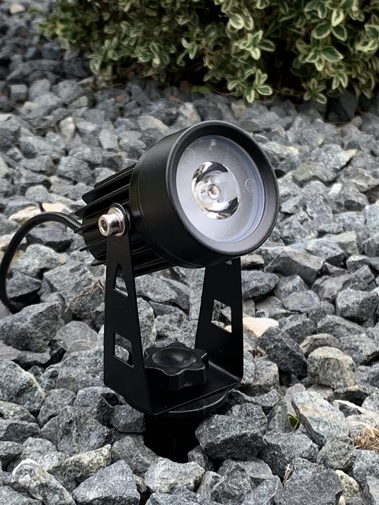 BOLD 5er Set LED Solarleuchten Garten - Solar Strahler Außen Warmweiß IP65 | Aluminium Gartenstrahler mit Erdspieß aus Metall, wechselbarer 18650 Li-Ion Akku, 70 Lumen, 9 Std. Licht am Gehweg