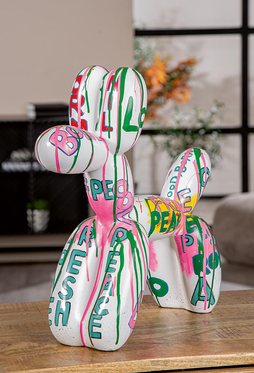 Figurine chien ballon multicolore pour rompre la monotonie d'un salon blanc
