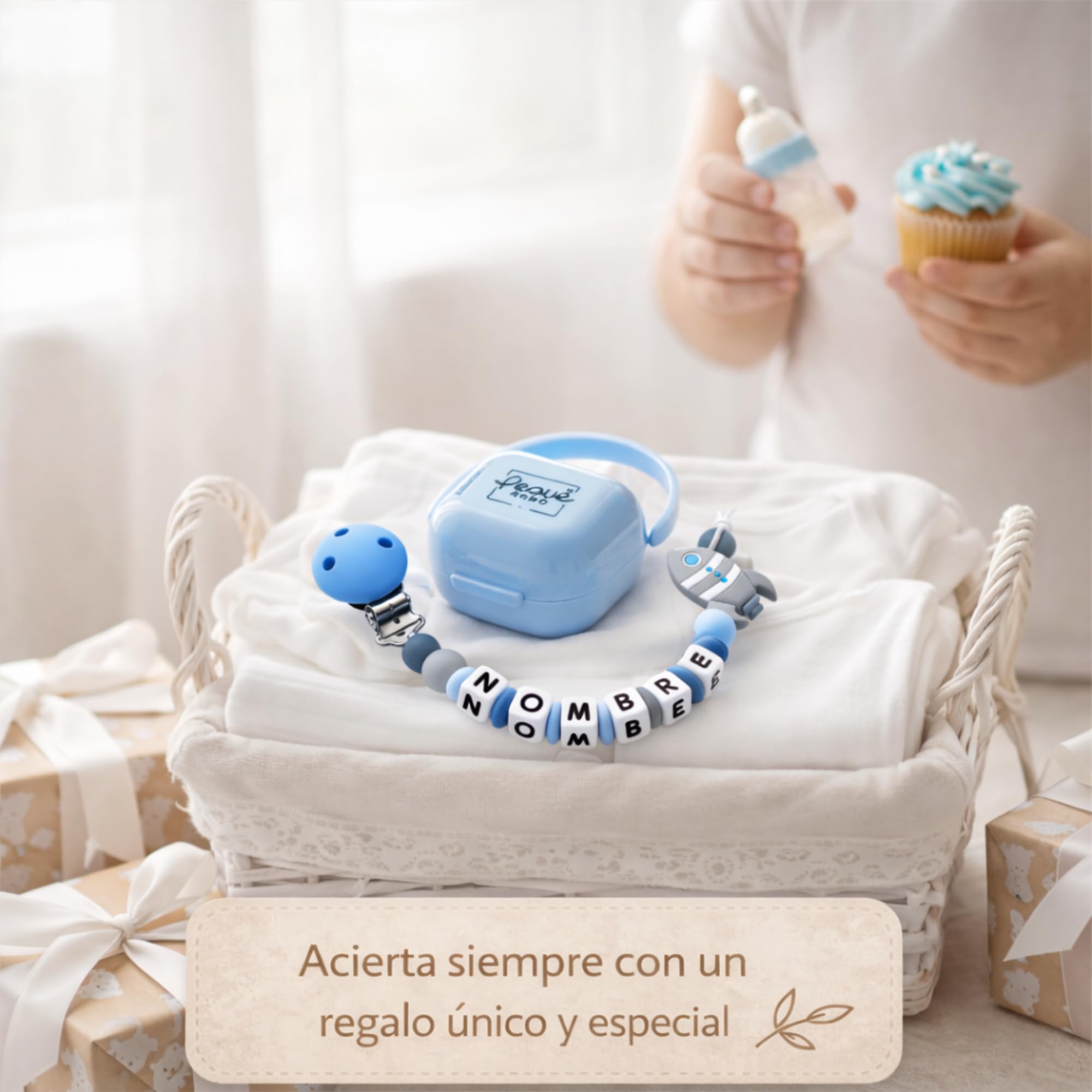PEQUEANDO Sujetatetinas Cadena Personalizada con Nombre Hecho a Mano en España Chupetero de una Sola Pieza Regalo para Nacimiento y Baby Shower | Mas modelos (Pack Portachupete Azul) — view 2