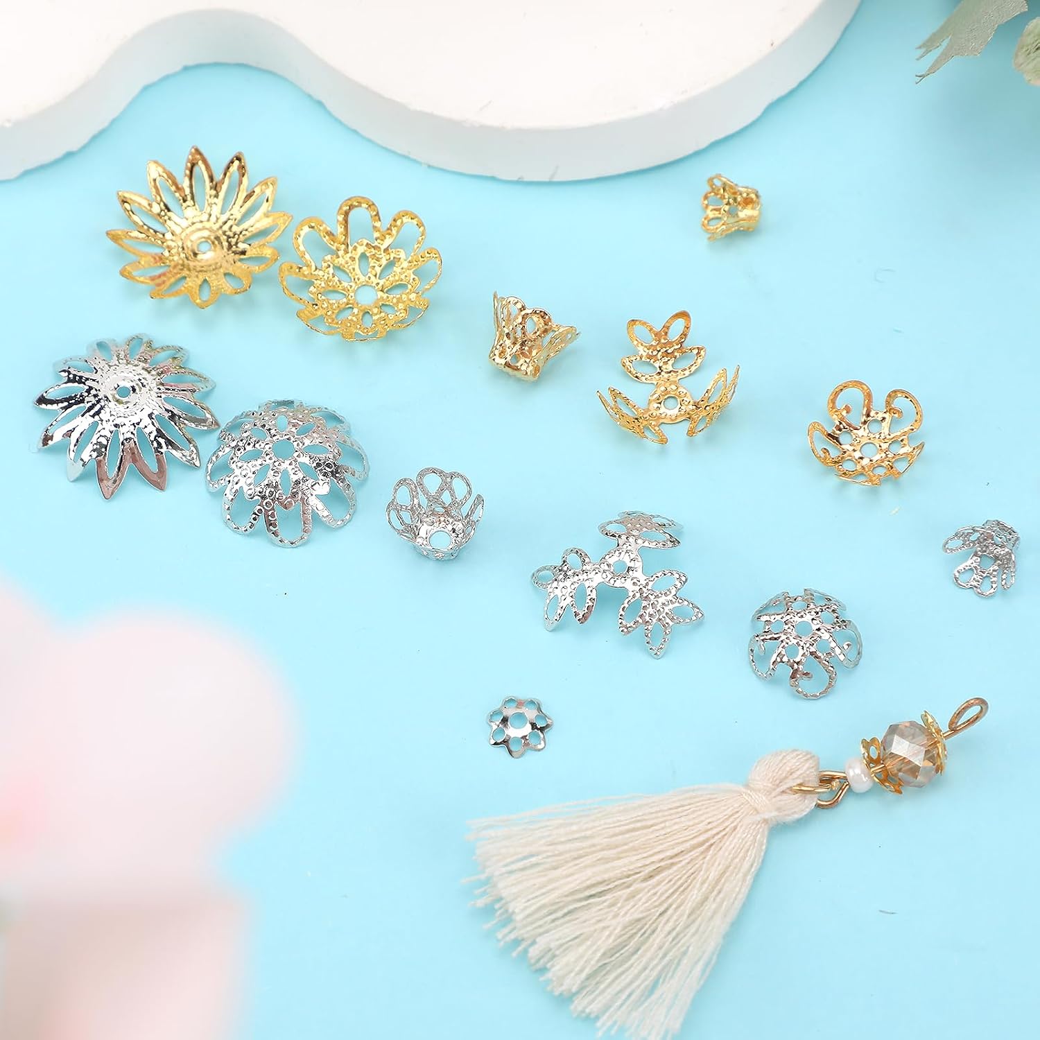 816Pcs 7 Styles Flower Spacer Beads Caps, Silver and Gold Flower Filigree Bead Caps, Flower Shaped Beads for DIY Jewelry Making Bracelet Necklace Earrings