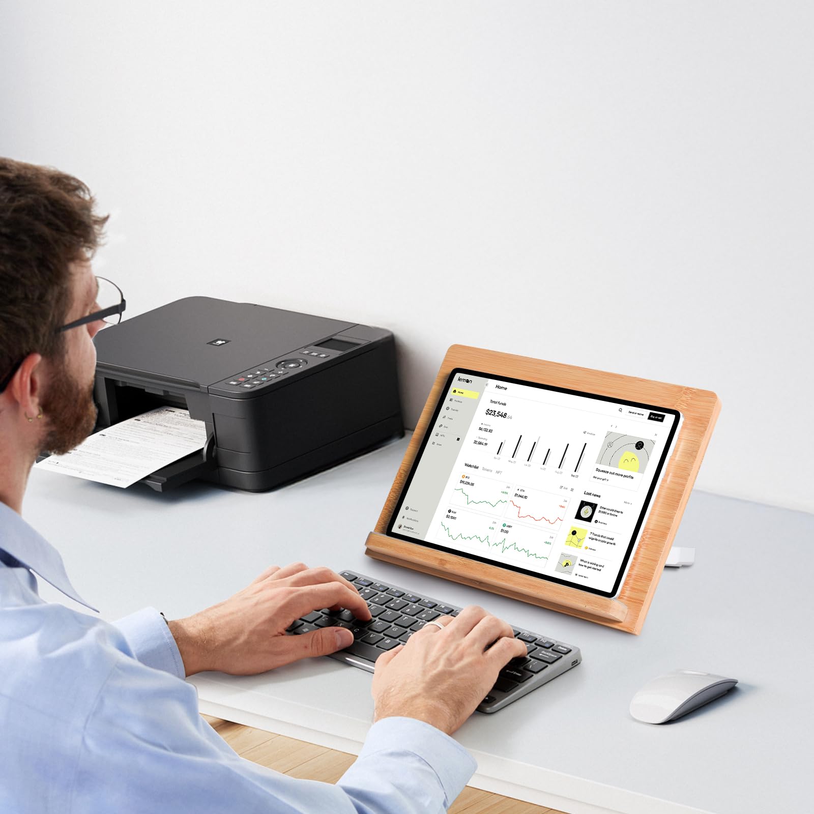 Supporto universale per tablet, 11 x 20,8 cm, compatibile con tablet e telefoni da 4,7 a 12,9 pollici, in legno di bambù