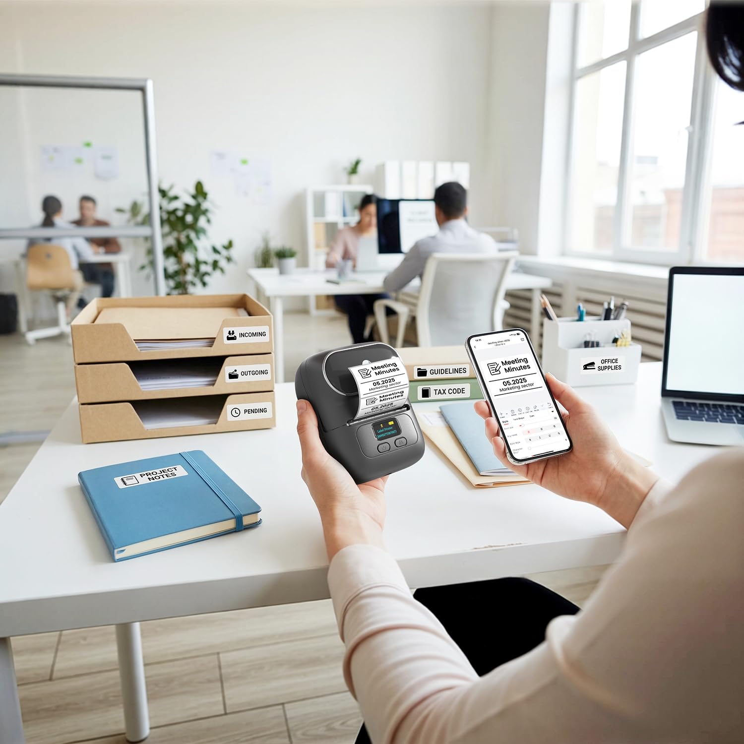 Phomemo M110 Étiqueteuse Autocollantes, imprimante Etiquette autocollante Bluetooth Thermique, Utilisé au Codes Barres et QR, Petite Entreprise, Magasin, Maison, Compatible avec Android et iOS - Noir