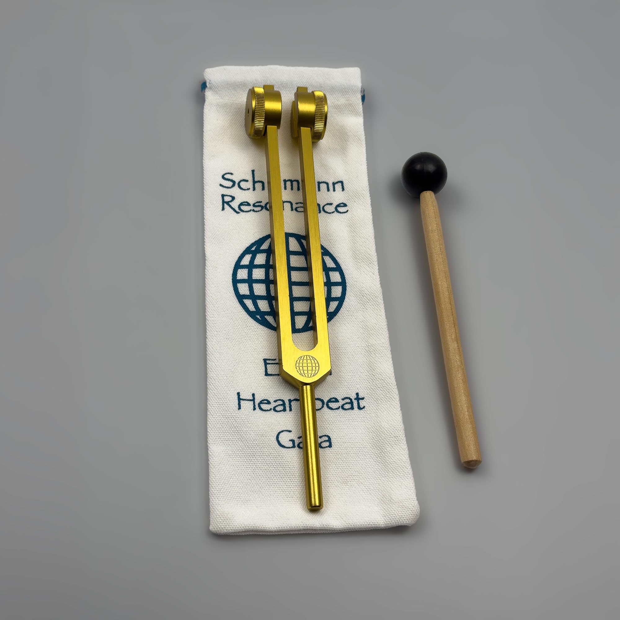 Schumann Stimmgabel mit Erdstern-Gravur, 93,96 Hz | Mit Tragetasche und Rührer, Klangheilungsinstrumenten und Biofeld-Harmonisierung, Chakra-Ausrichtung, Erdstern-Gold
