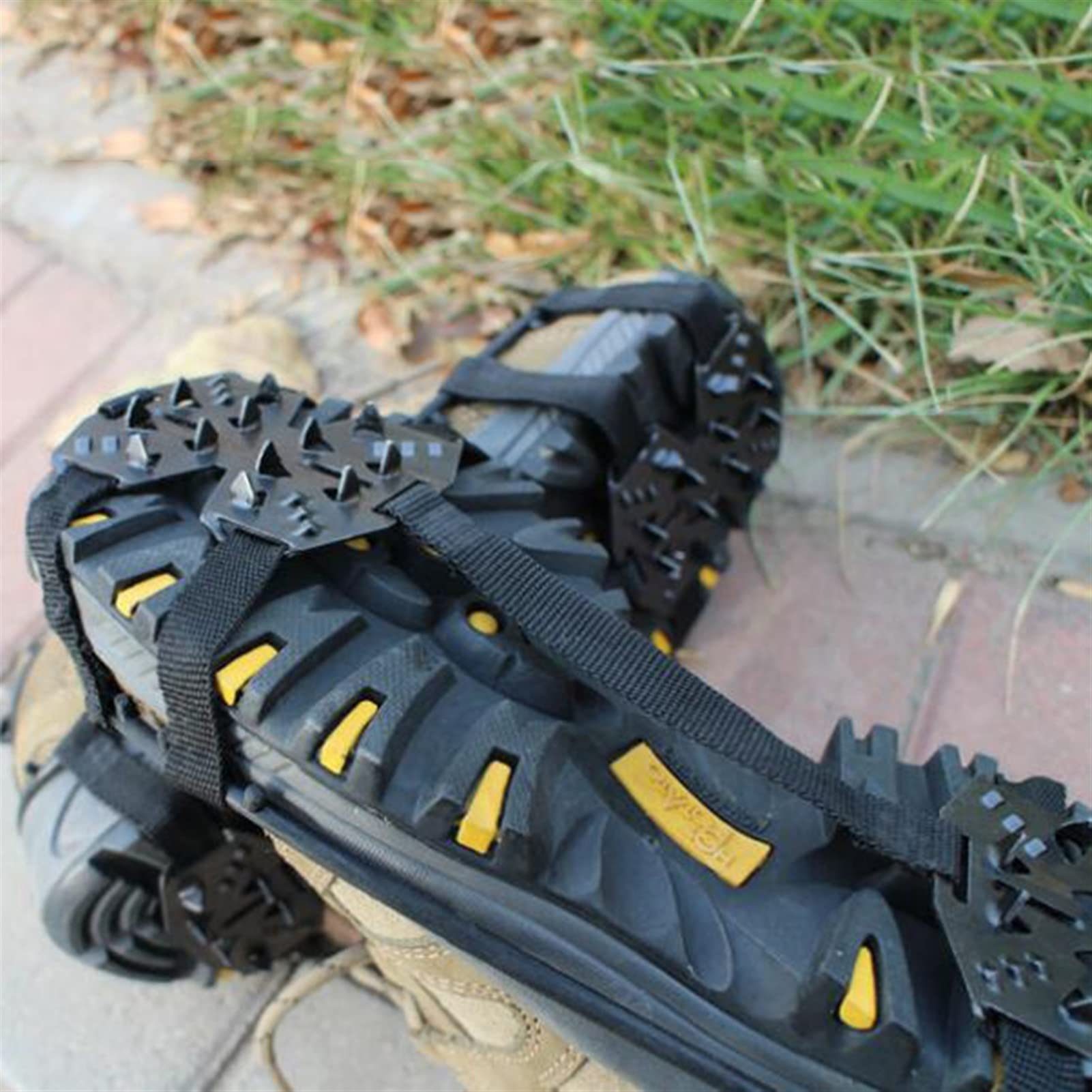 2 stücke 24 zähne eisgreifer Anti-rutschschuhe Spike Griffe sklee Winter Outdoor Klettern Schnee über Schuhe deckt strampons schwarz 678 (Color : M)