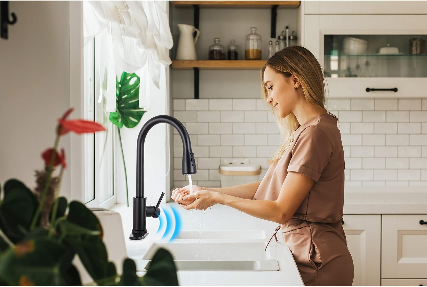 Qomolangma Touchless Kitchen Faucet with Pull Down Sprayer, Motion Single Handle Kitchen Sink Faucets with Pull Out Sprayer, Stainless Steel, Fingerprint Resistant, Matte Black