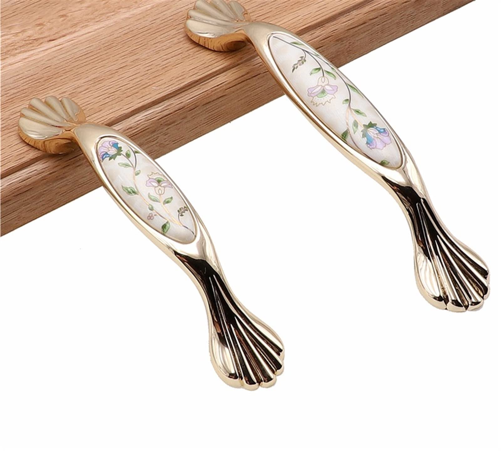 Poignée de meuble en porcelaine pour créer une ambiance rétro chic