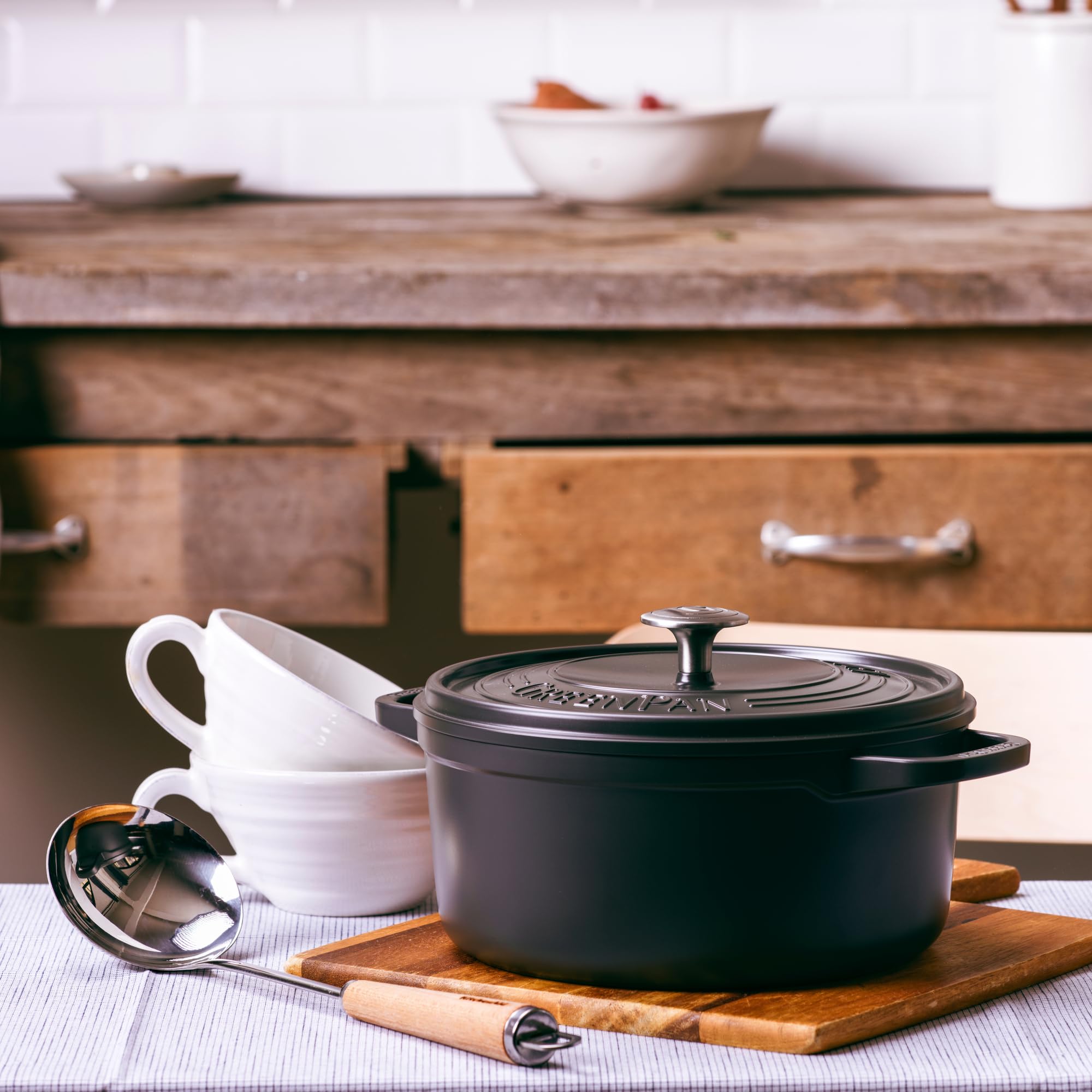 GreenPan Featherweights Olla Antiadherente de Cerámica Saludable, 26 cm/5 Litros, Cacerola de Hierro Fundido con Tapa, Libre de PFAS, Inducción, Apta para Horno, Gris