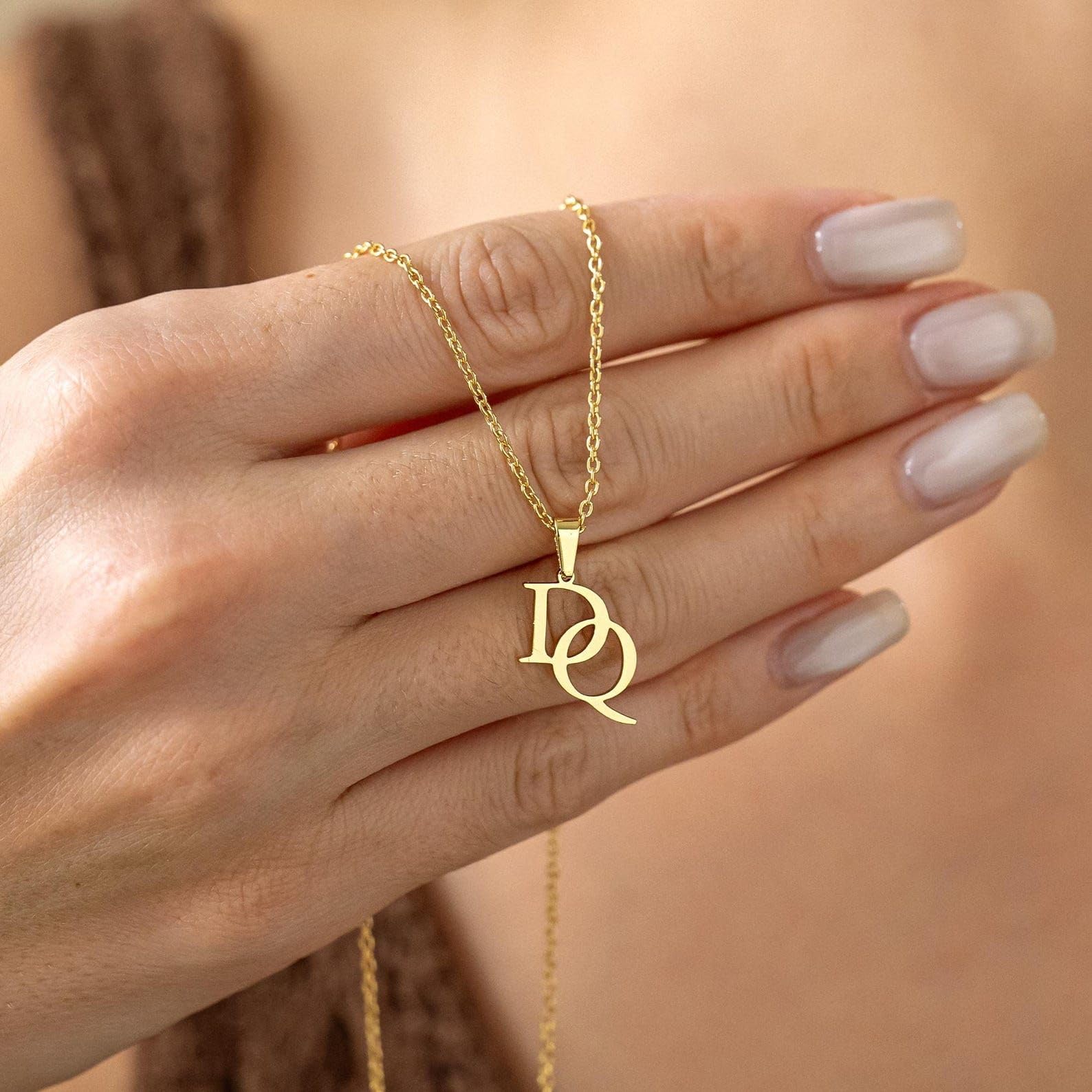 Su misura doppio collana con iniziale, personalizzato intrecciato lettera ciondolo per coppie, delicato monogramma gioiello per lei, Natale e San Valentino