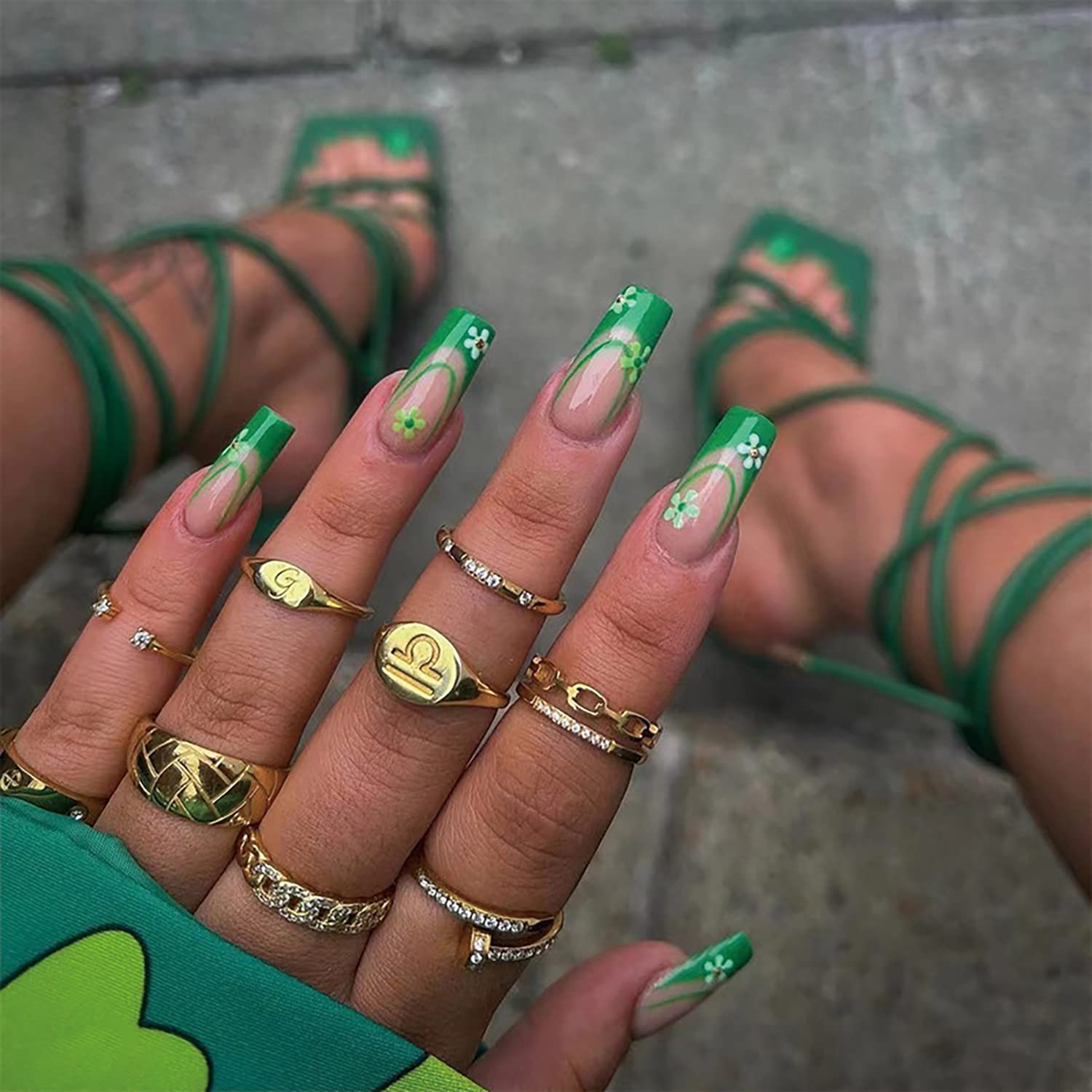 24 Pcs St. Patrick's Day Press on Nails Medium Coffin Fake Nails Acrylic Green French Tip on False Nails with Flower and Rhinestones Artificial Acrylic Nails with Designs for Women Girls