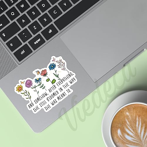 Miniatura 3 de (3 piezas) y de alguna manera, después de todo, She Still Bloomed in the Way She was Meant to Sticker inspirador frases motivacionales citas