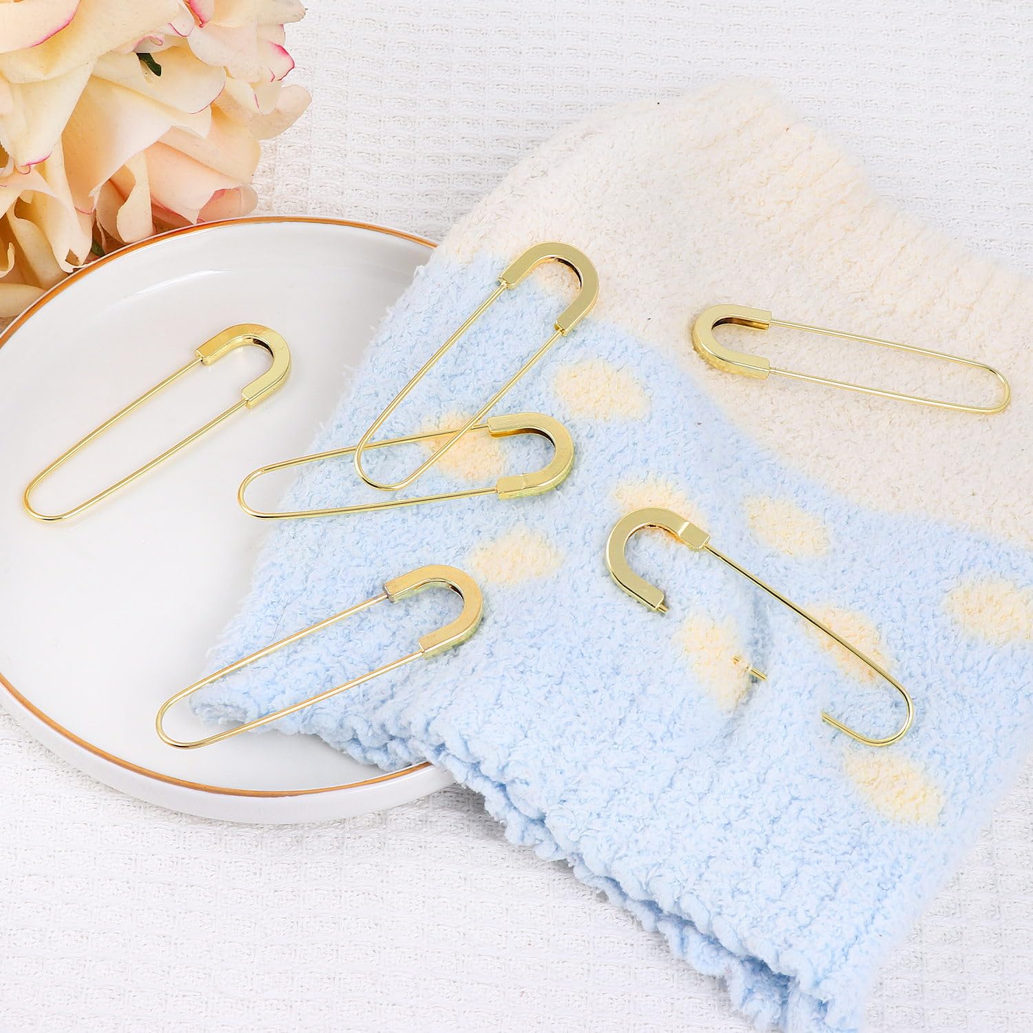 Amazon.com: PECMER Extra Large Safety Pins Heavy Duty 3 Inch-20 PCS  Coilless Pins Sewing Pin Brooches-Giant Gold Safety Pins Jumbo for  Quilting, Clothes,Jewelry,Shawls, Crochet,Decorative(Pale gold-20pcs)